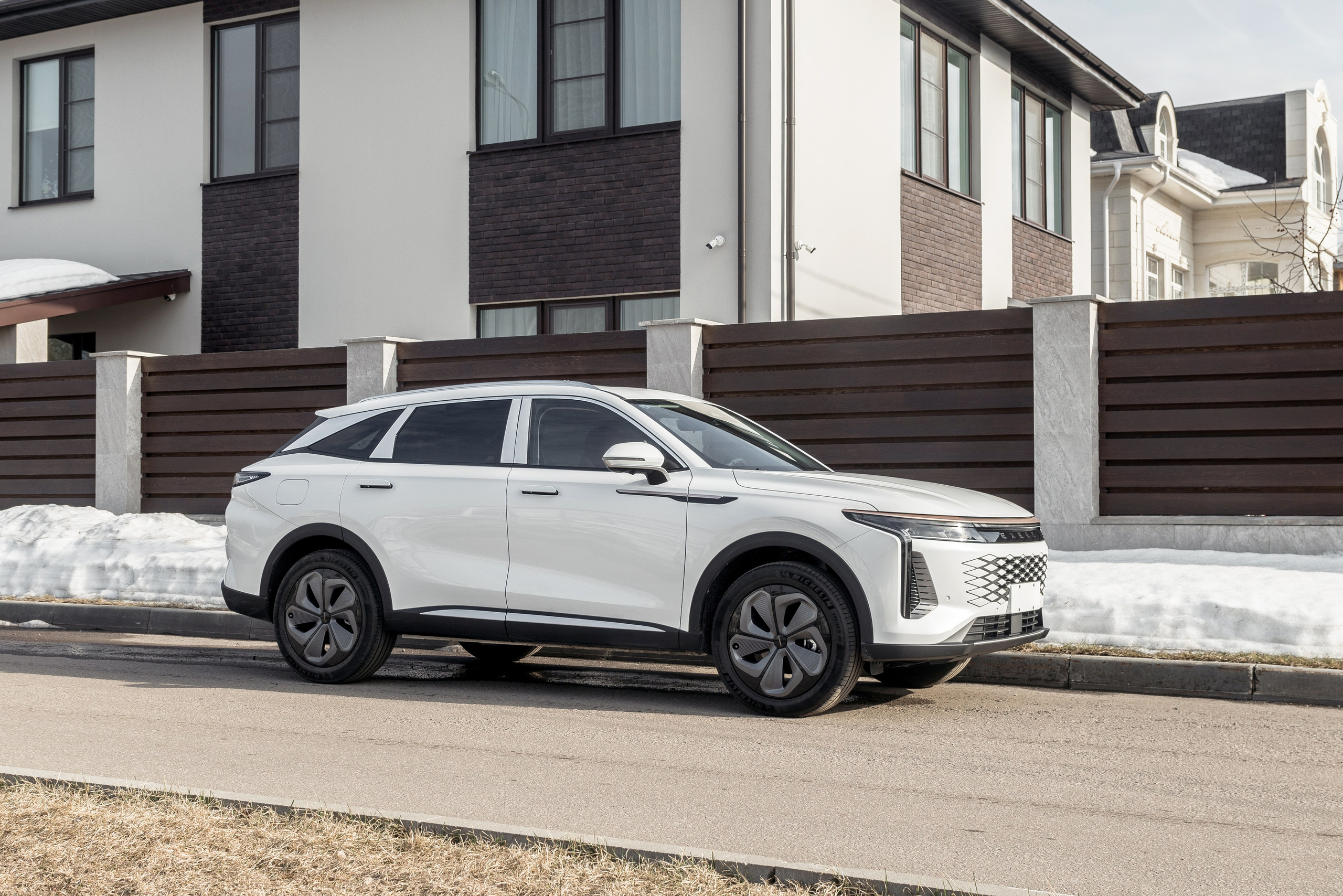 Фотосъемка китайского автомобиля за городом. Жуков Илья  свадебный фотограф в Москве