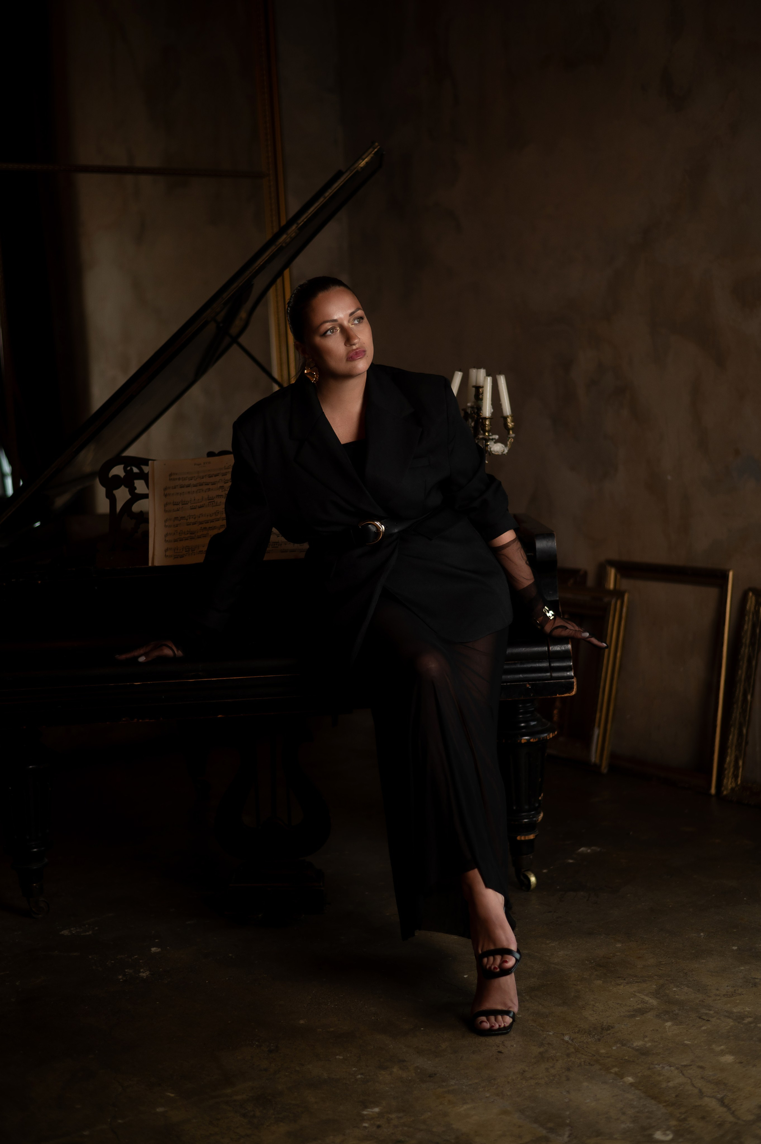 Стильная фотосессия в винтажном зале Питера. Женский фотограф Санкт-Петербург Александра Колий