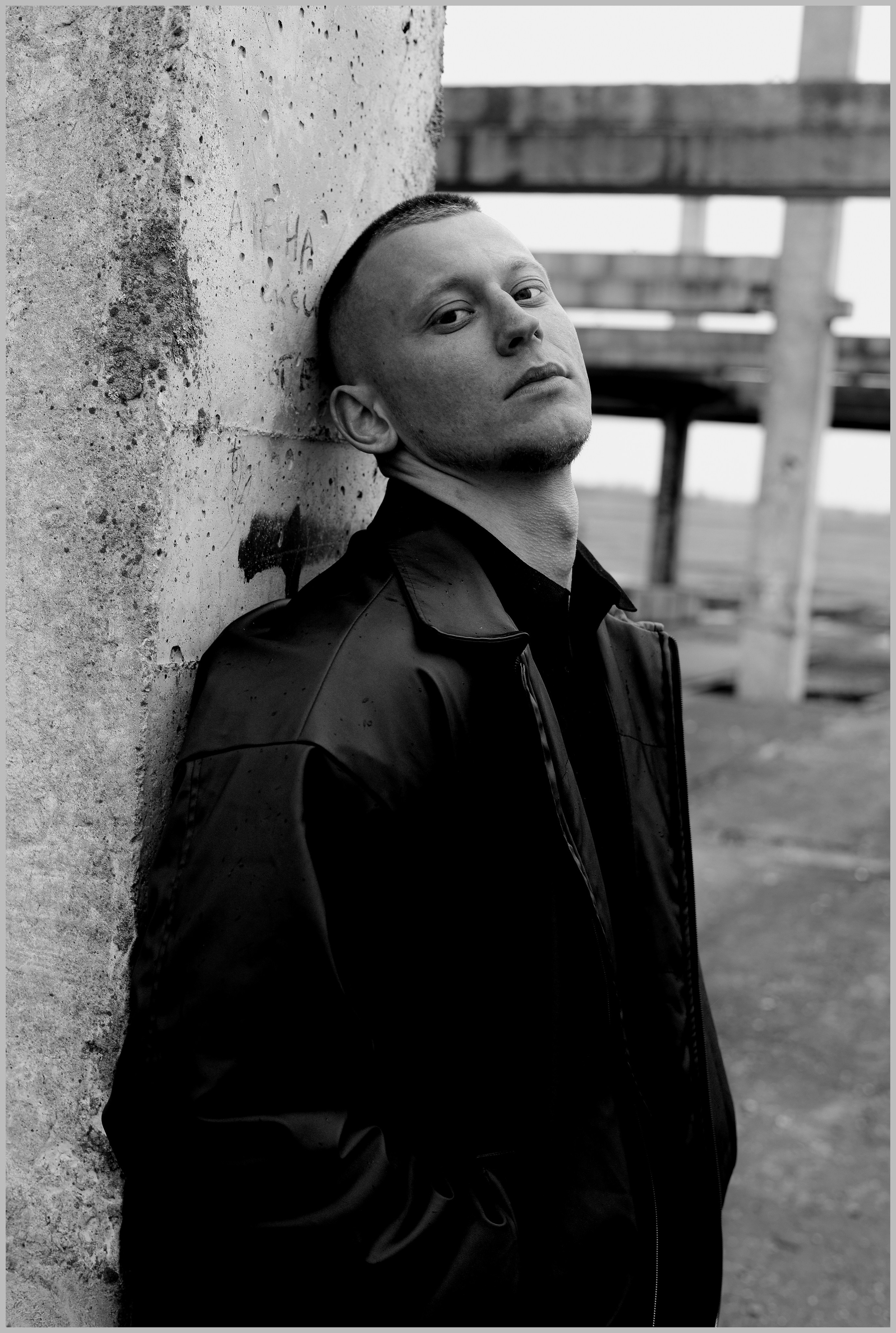 Евгений. Портретный фотограф в Орле. Готовые фото за 3 дня! Помощь в позировании. Советы по организации