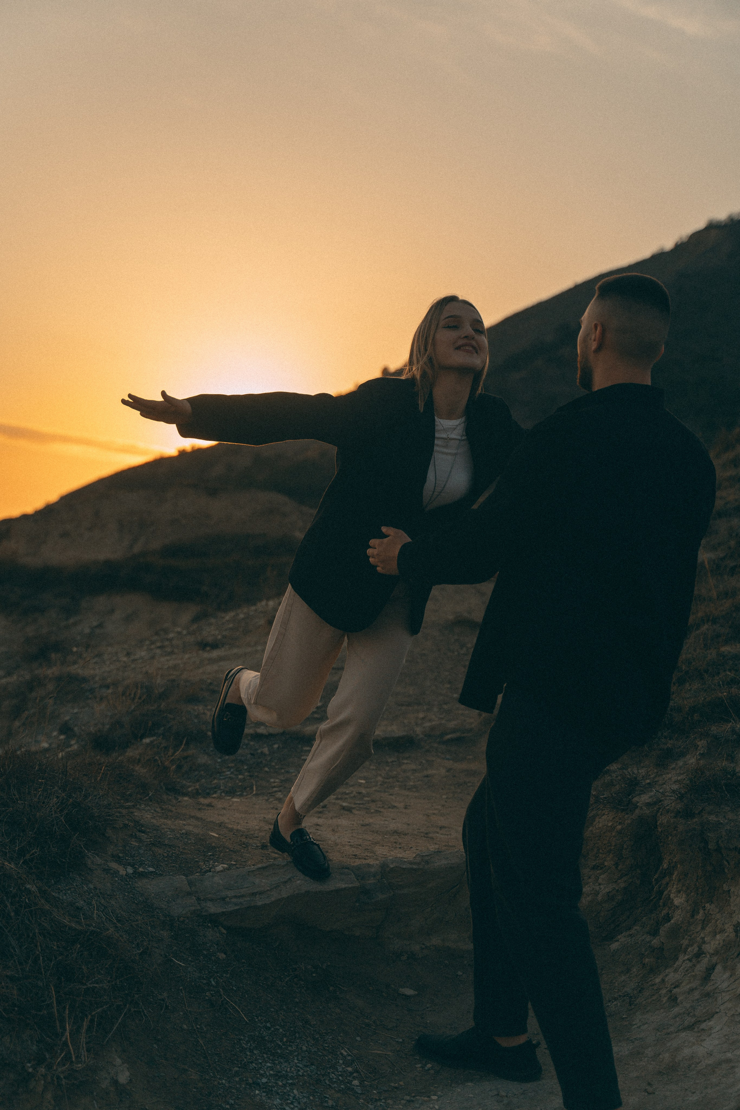 Lovestory на закате в горах. Фотограф Екатерина в городе Новороссийск