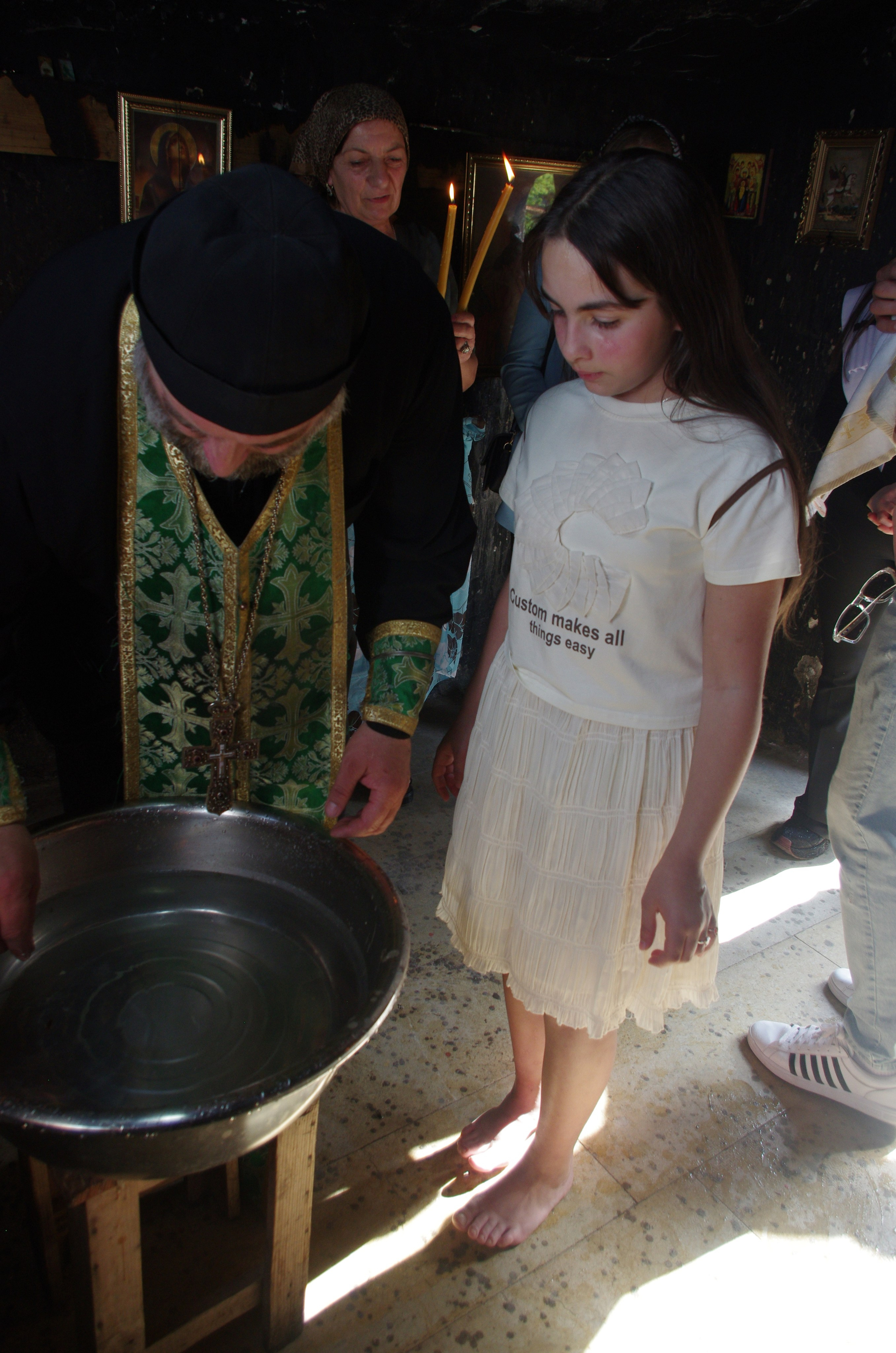 Крещение в Церкви Святого Георгия в Гогни. Портретный фотограф Денис Милютин