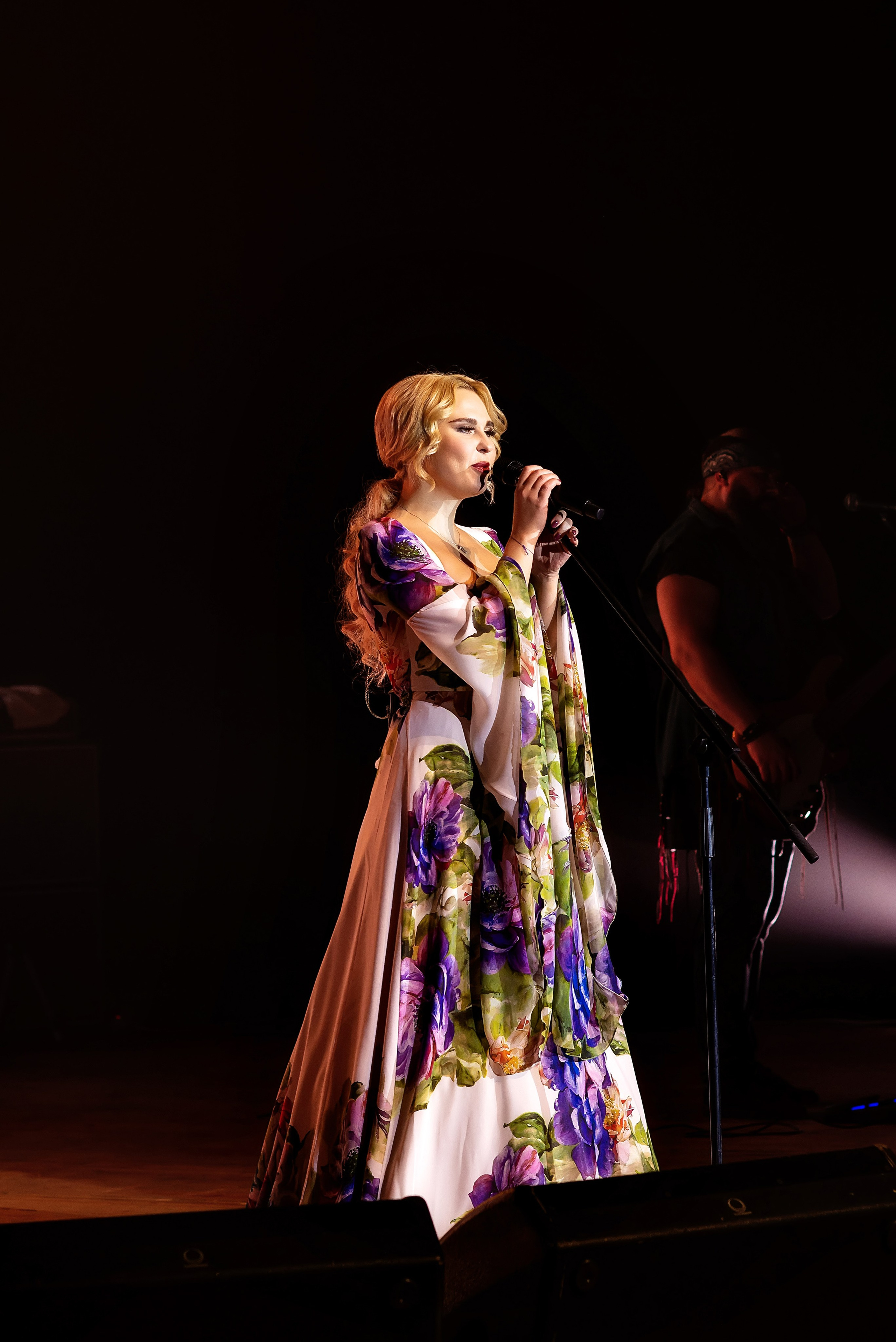 Концерт Пелагеи. Школьный, фэшн фотограф в Тюмени и в России Ирина Королева