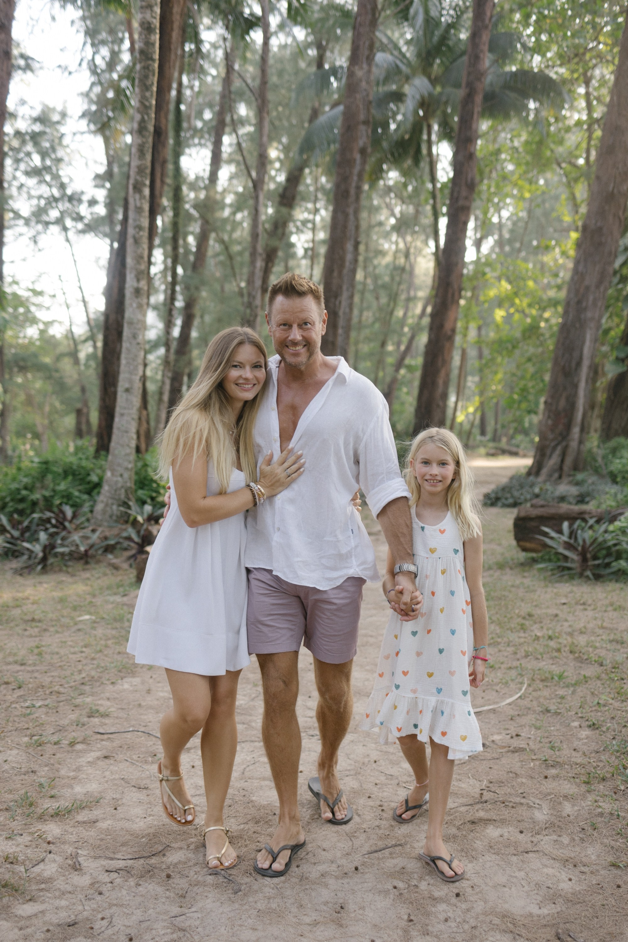 Family photoshoot in Phuket, Thailand. Fedor Lemeshko — Destination Wedding and Family Lifestyle photographer