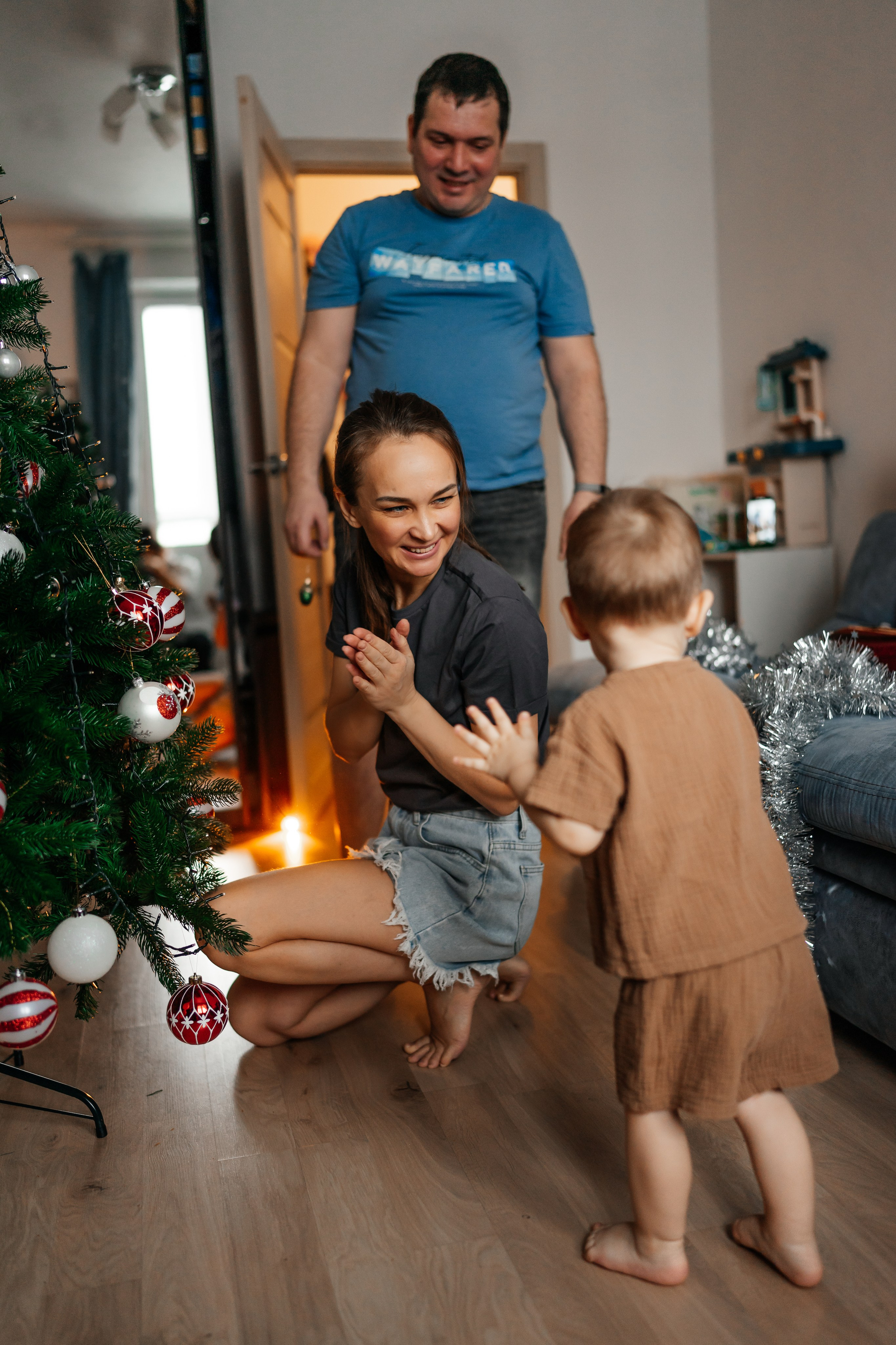 Украшаем ёлочку. Малыш Костя. Семейный фотограф в Москве Ирина Жур