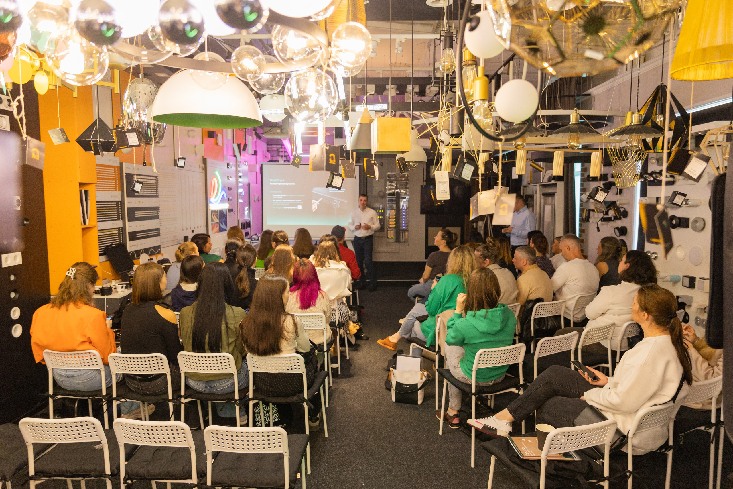 Презентация в салоне света Абажюр. Выпускные альбомы во Владивостоке