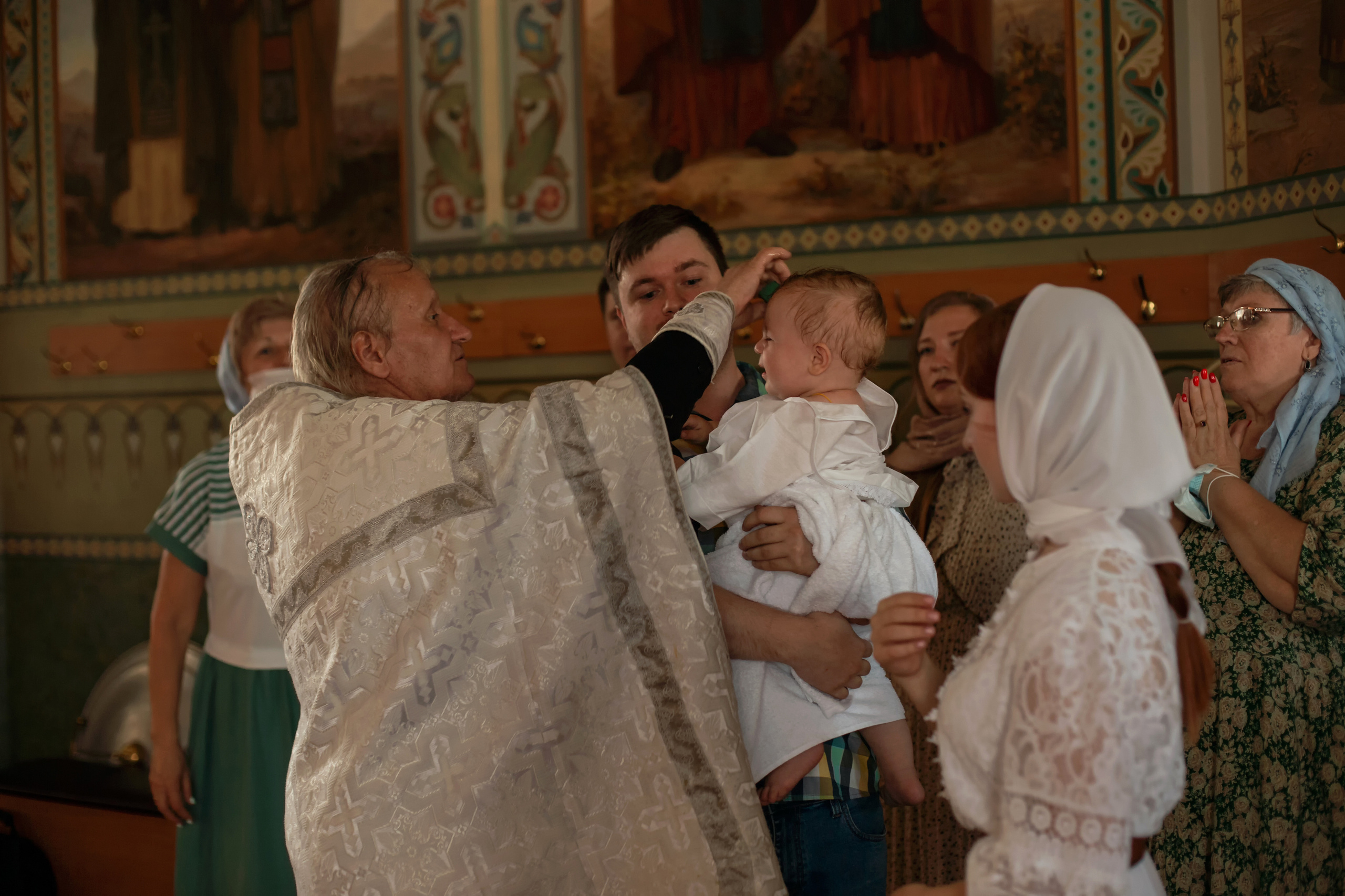 Крещение Артёма Приход храма Иоанна Богослова. Фотограф новорожденных Оренбург Оксана Трофимова