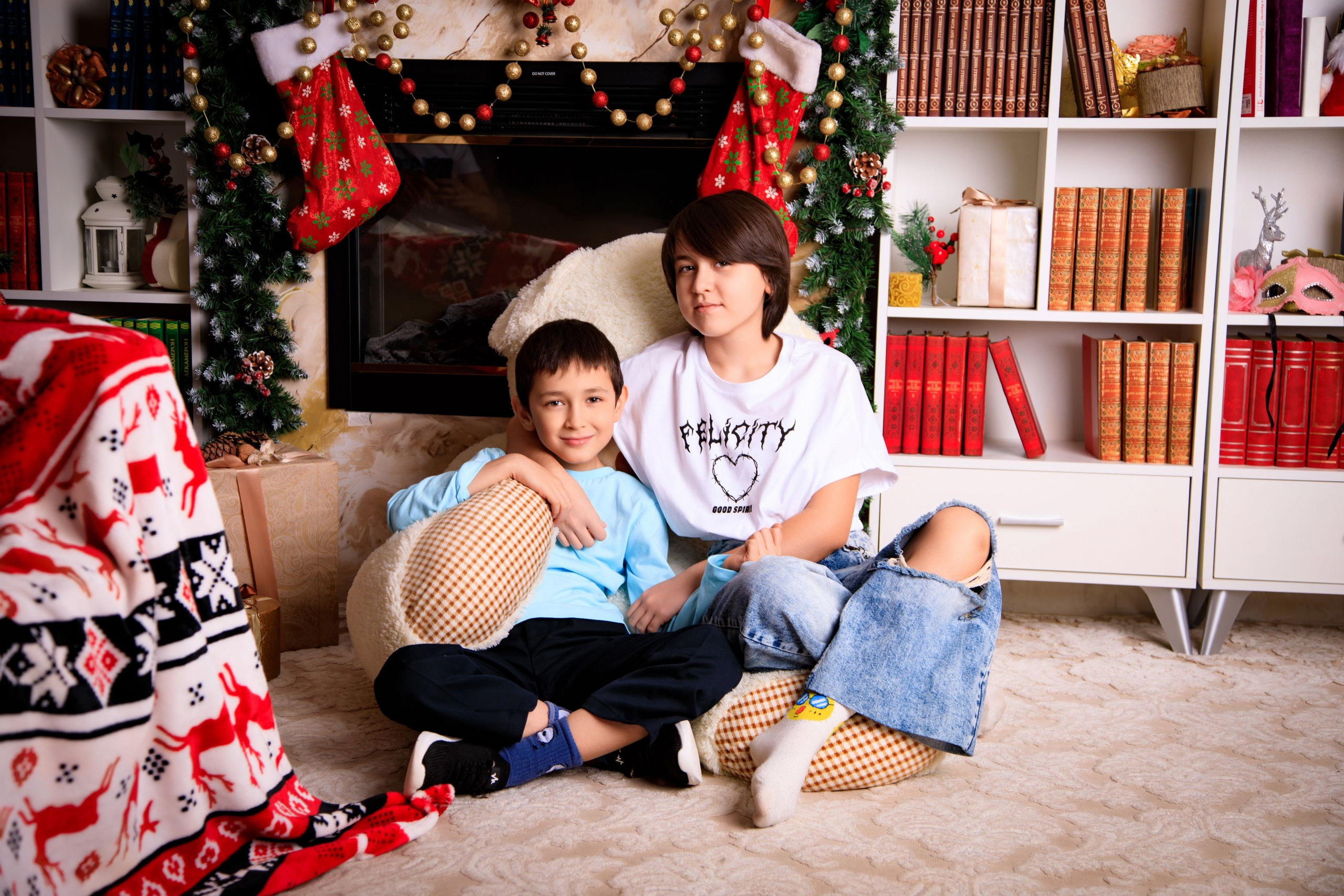 Портфолио семейных фотосессий: Тепло в новогодних интерьерах. Интерьерная фотостудия FOTOGEN г. Краснодар