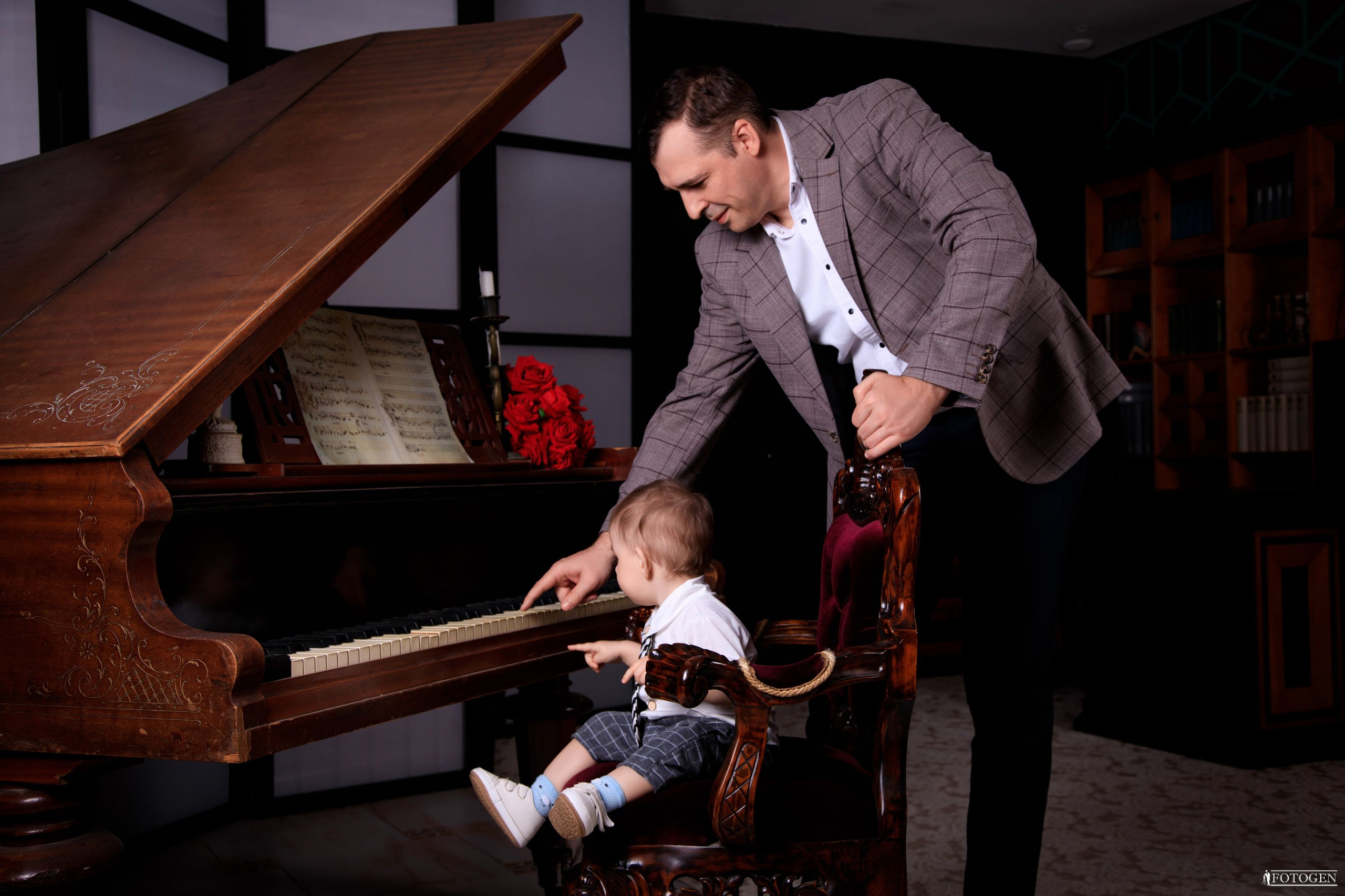 Семейная фотосессия: мама, папа и малыш | Портфолио Fotogen. Интерьерная фотостудия FOTOGEN г. Краснодар