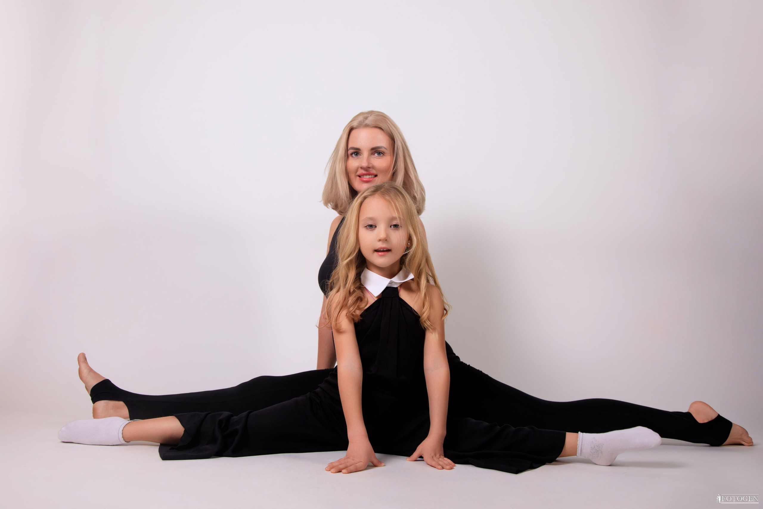 Семейная фотосессия: мама с детьми | Портфолио Fotogen. Интерьерная фотостудия FOTOGEN г. Краснодар