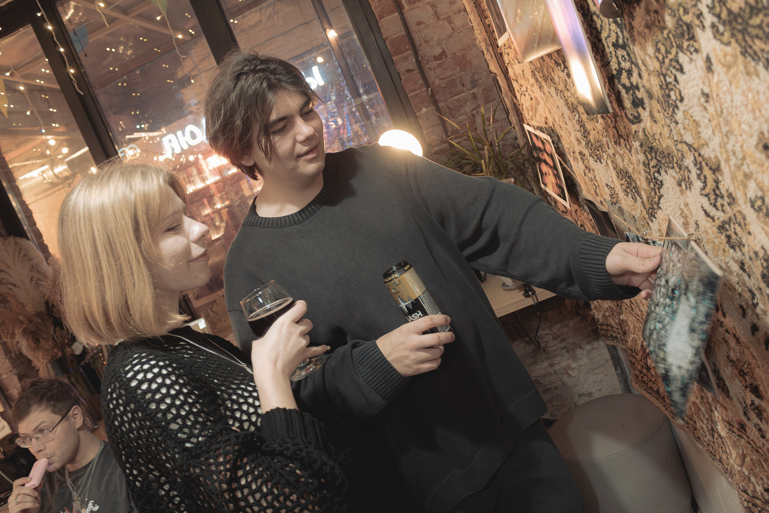 Фотовыставка Михаила Лобачёва @Comma Bar. Матвей Егоров — репортажный фотограф в Краснодаре