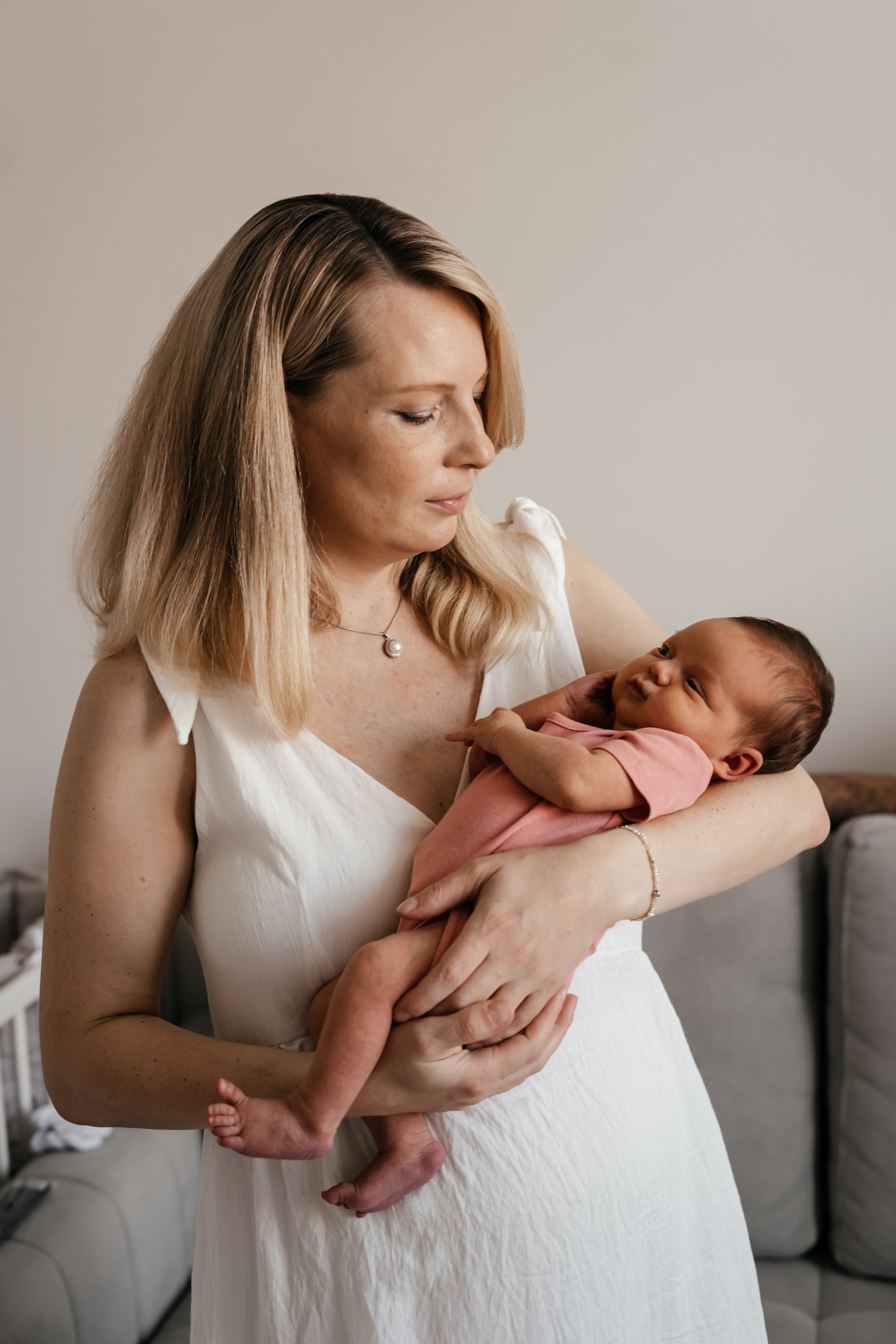 Первые дни Аси дома. Семейный фотограф в Томске Зарина Азизбаева