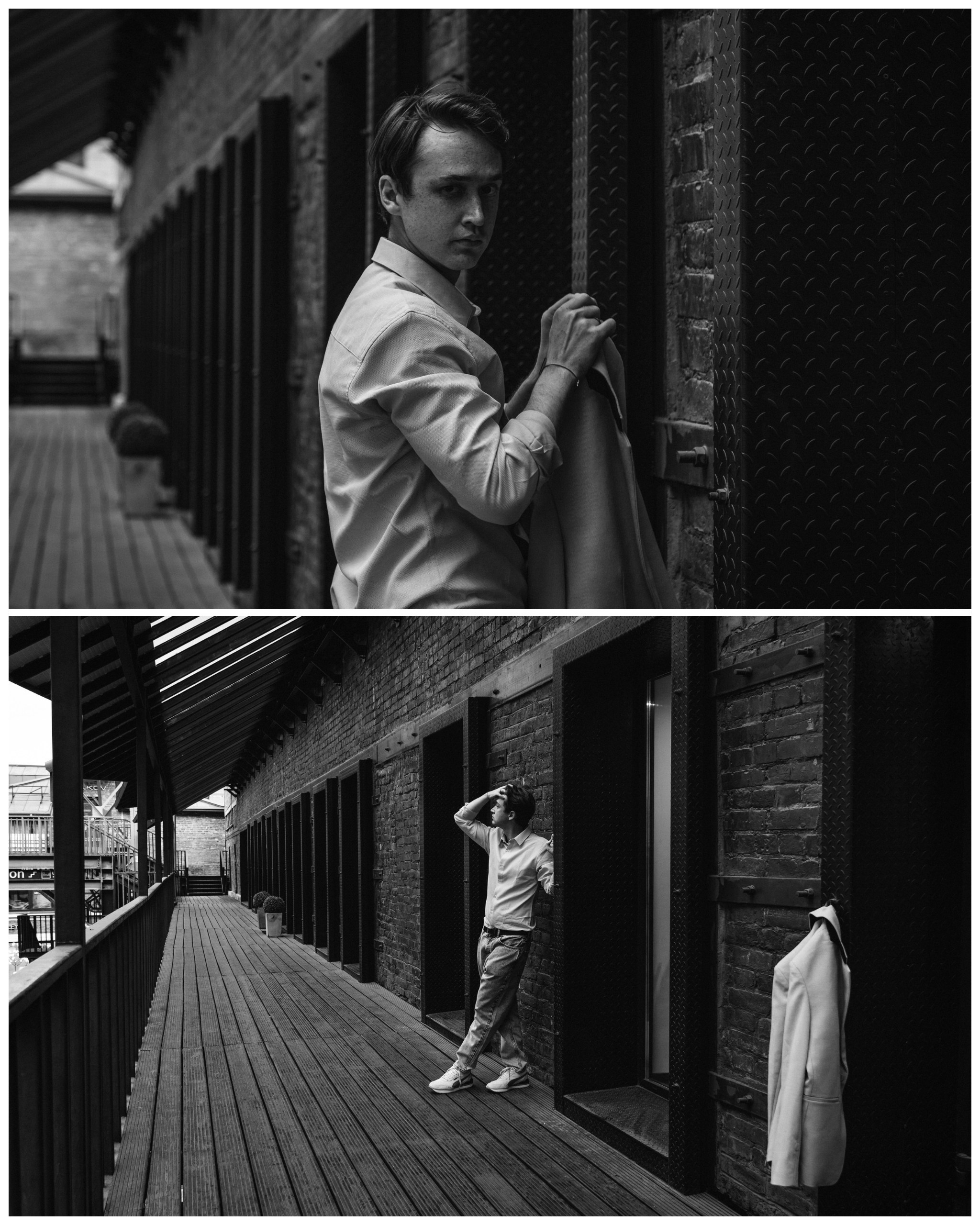 парень вешает пиджак