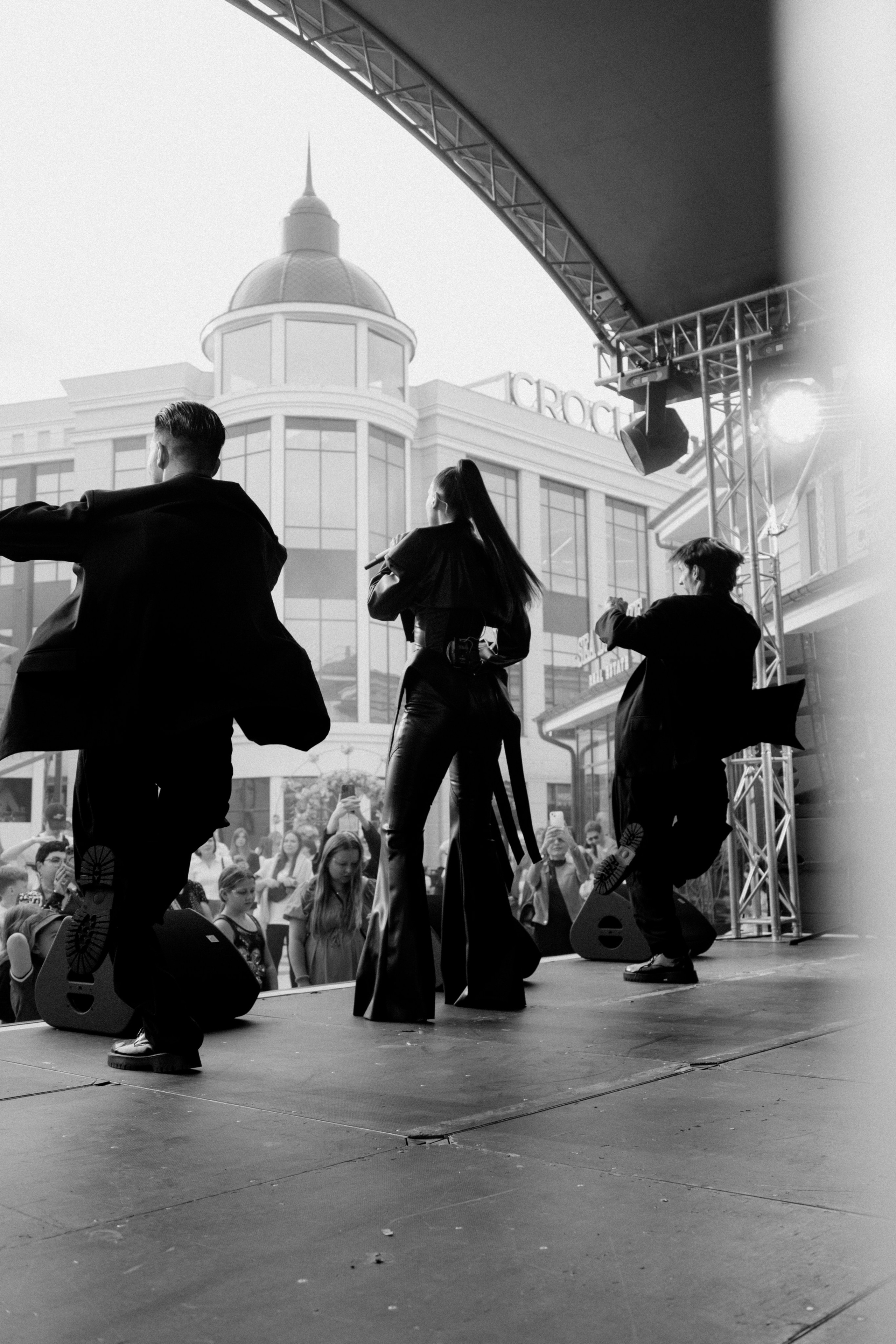 OK Mag SUMMER FEST 2025. Бэкстейдж и репортажный фотограф в Москве Артем Онацко