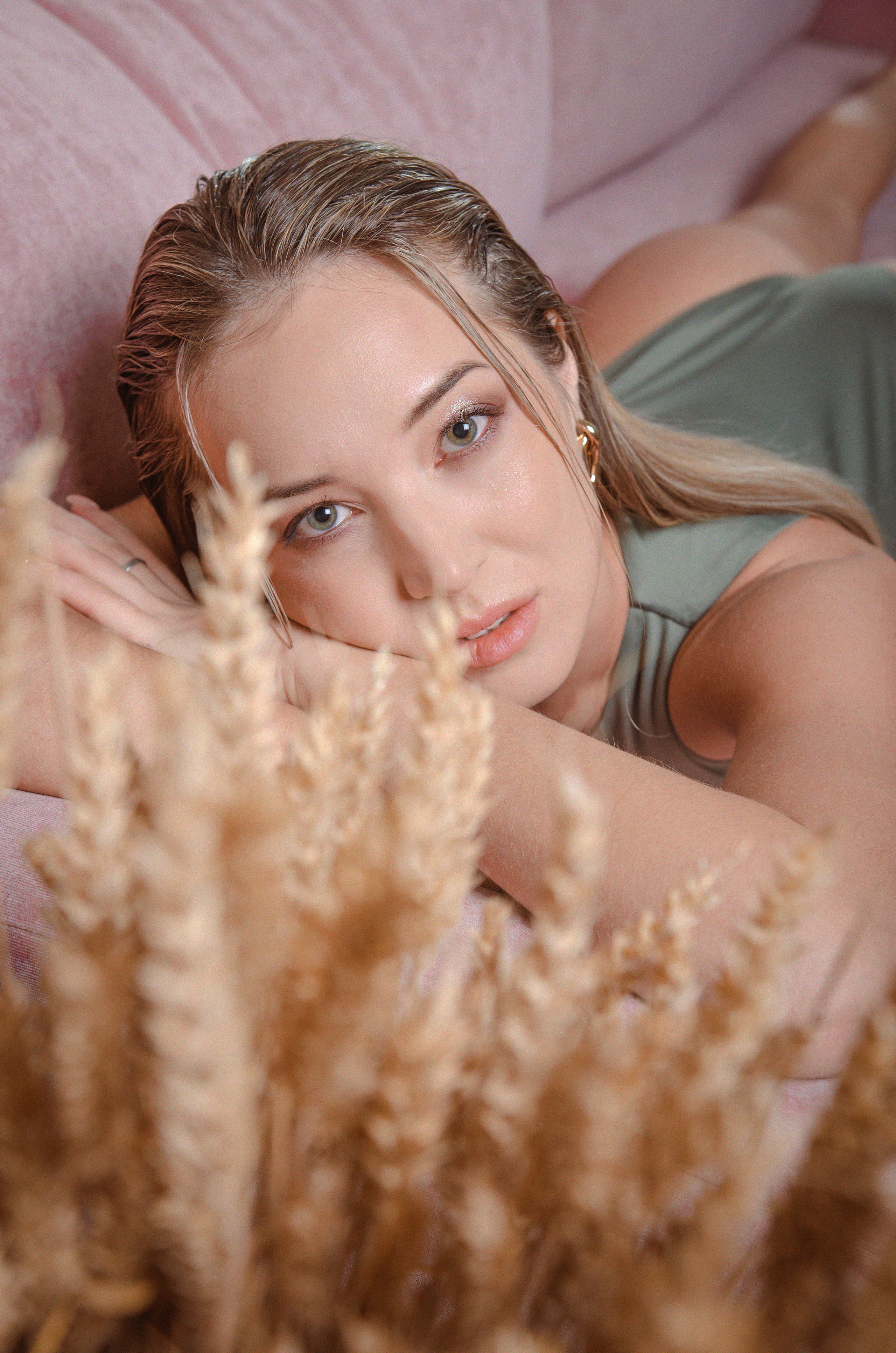 Maria stretching and beauty. Family, portrait, content photo in Costa Rica Evgeniya Besprozvannykh