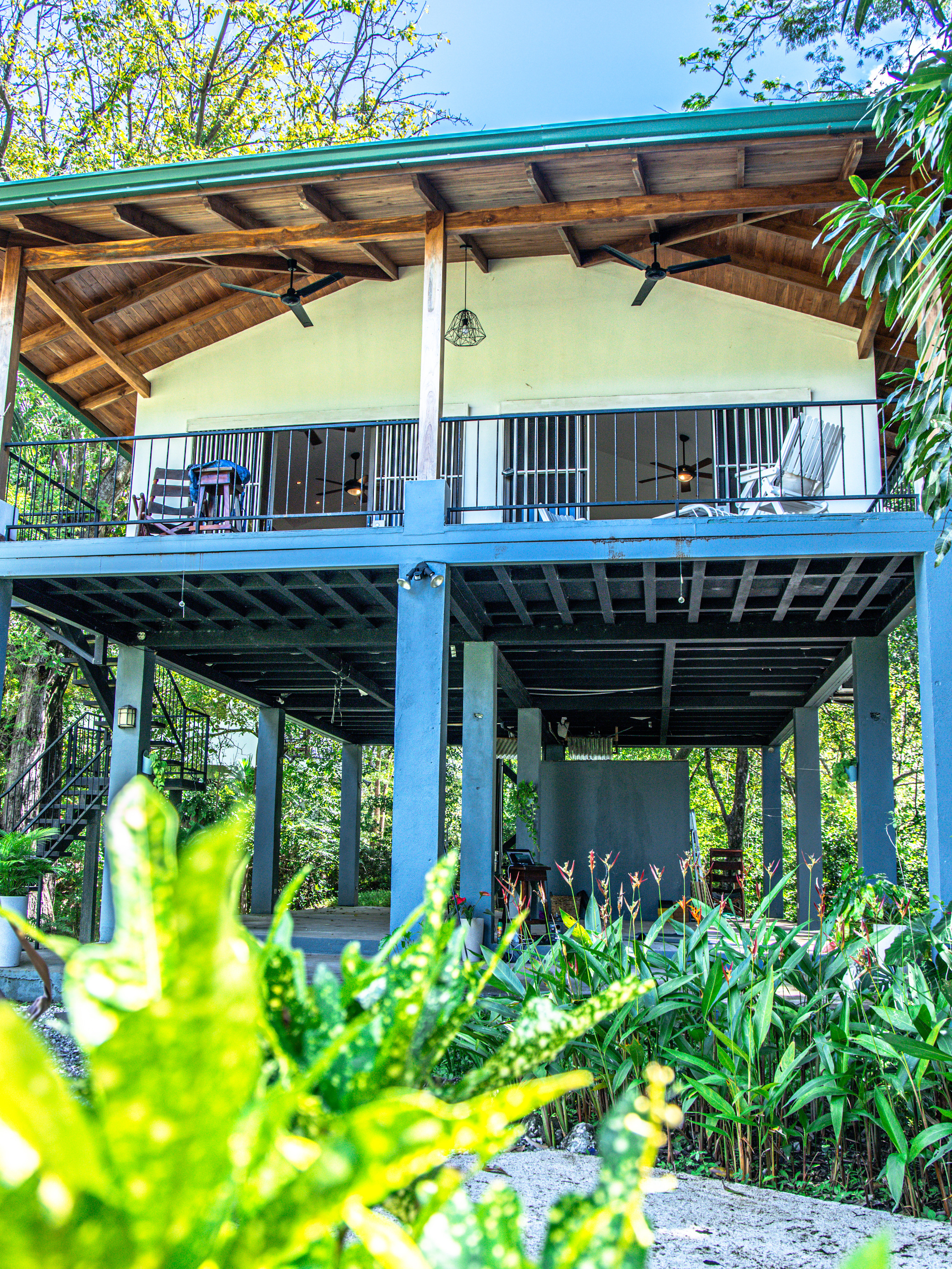 Photo session of a house with an ocean view for rent. Family, portrait, content photo in Costa Rica Evgeniya Besprozvannykh