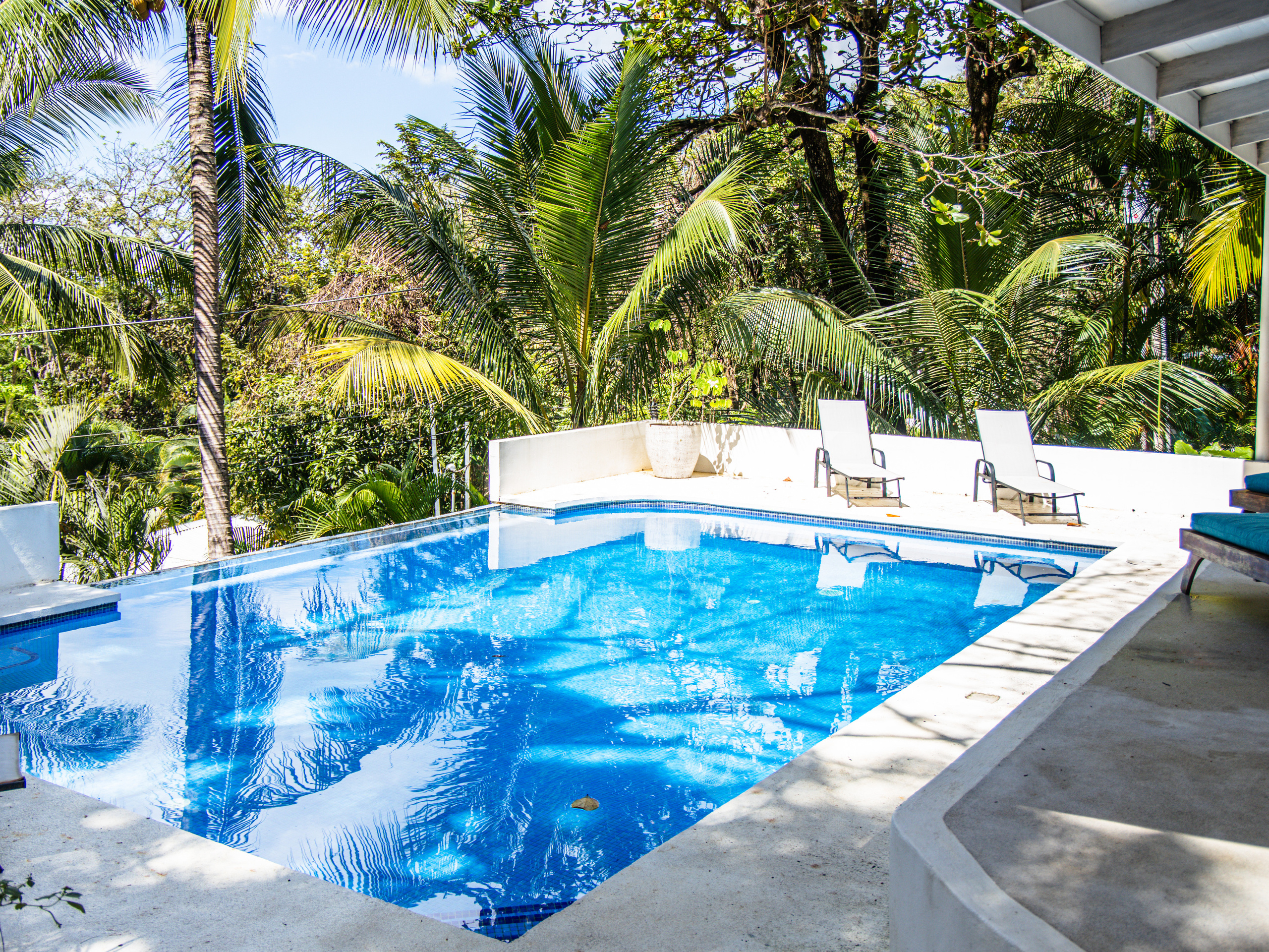 Photo session of a house with an ocean view for rent. Family, portrait, content photo in Costa Rica Evgeniya Besprozvannykh