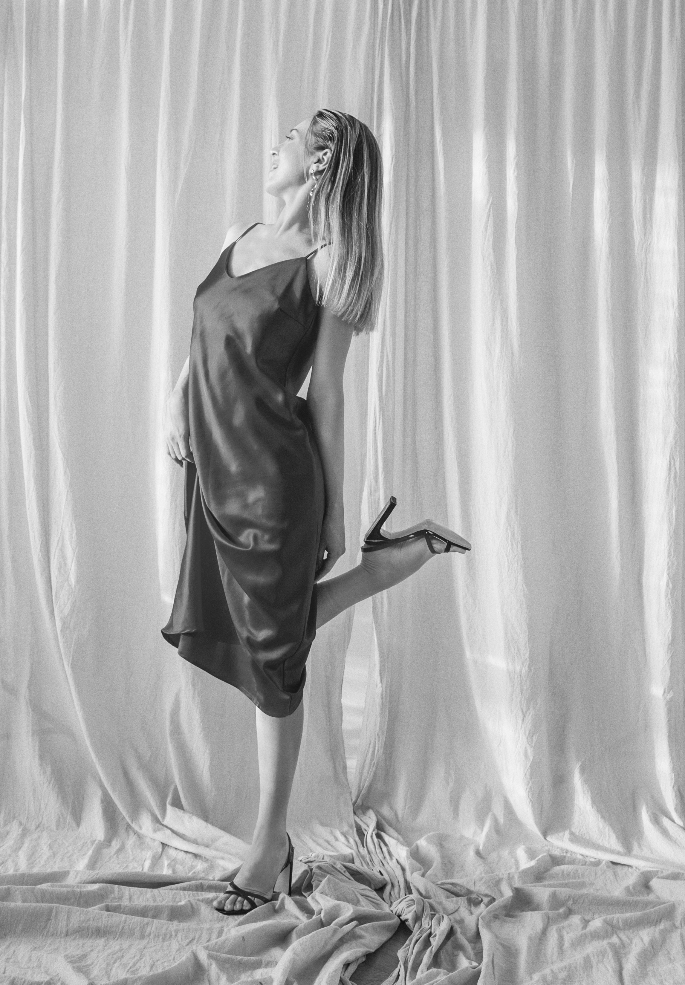 Maria stretching and beauty. Family, portrait, content photo in Costa Rica Evgeniya Besprozvannykh