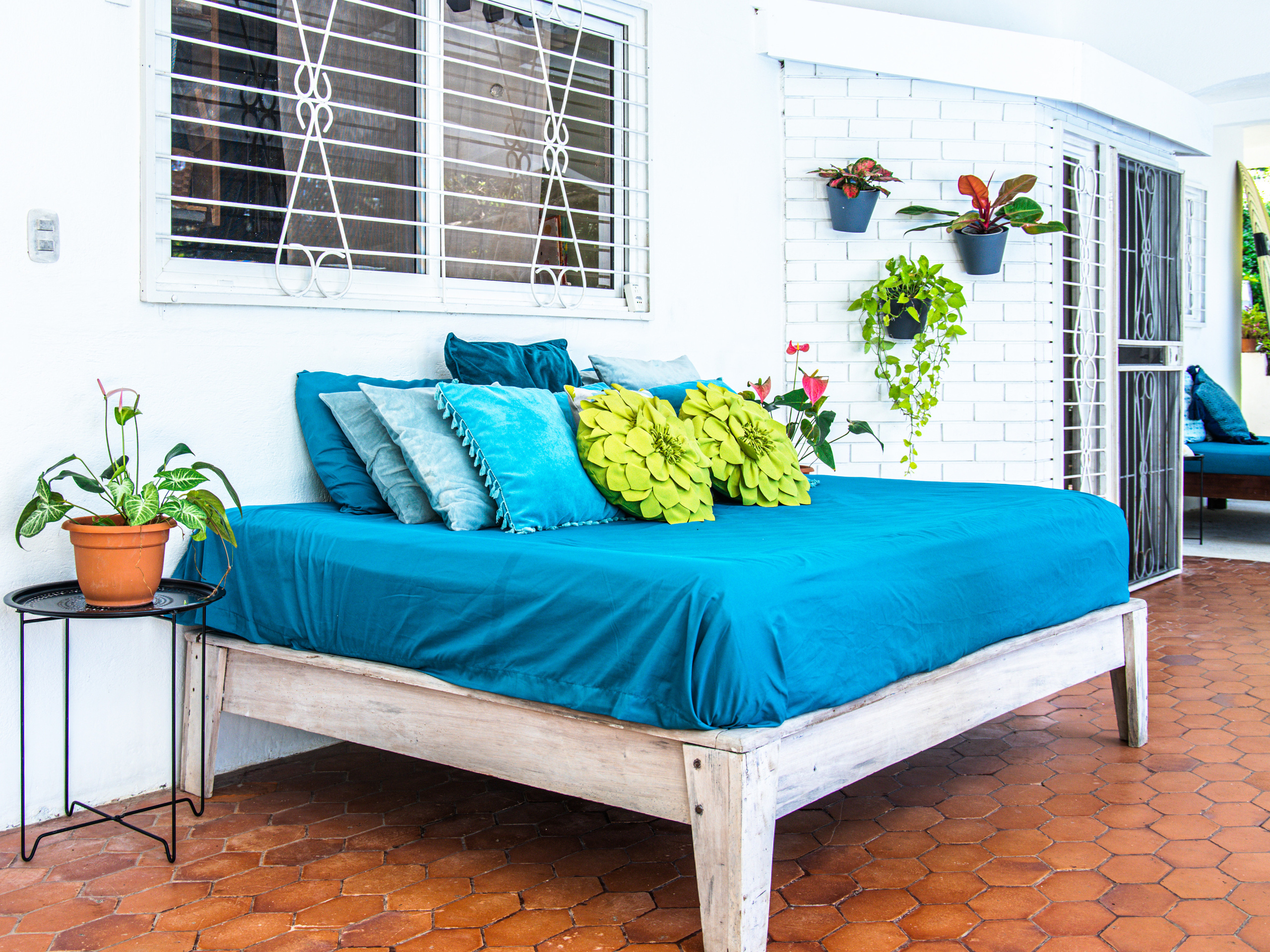 Photo session of a house with an ocean view for rent. Family, portrait, content photo in Costa Rica Evgeniya Besprozvannykh