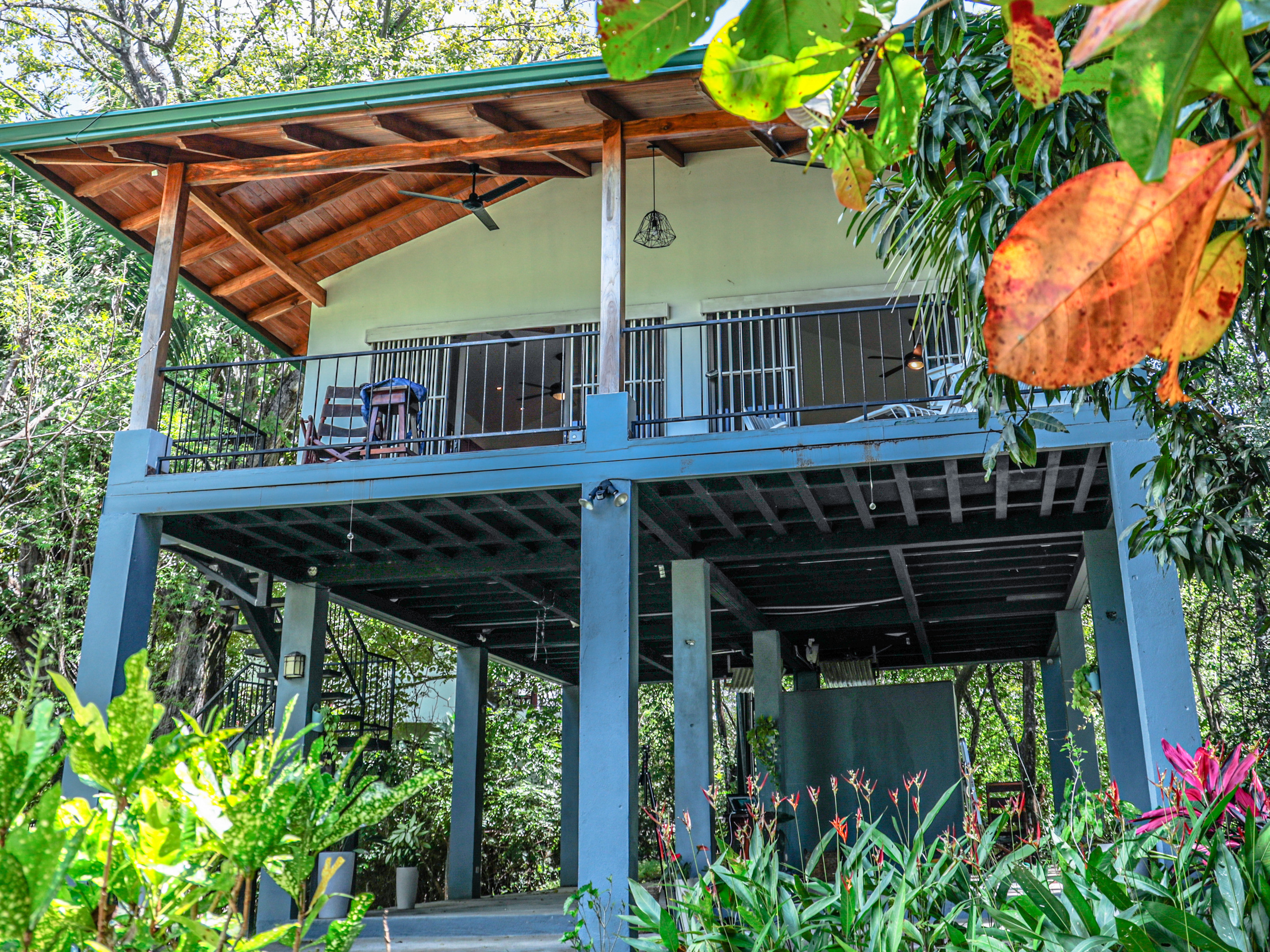 Photo session of a house with an ocean view for rent. Family, portrait, content photo in Costa Rica Evgeniya Besprozvannykh