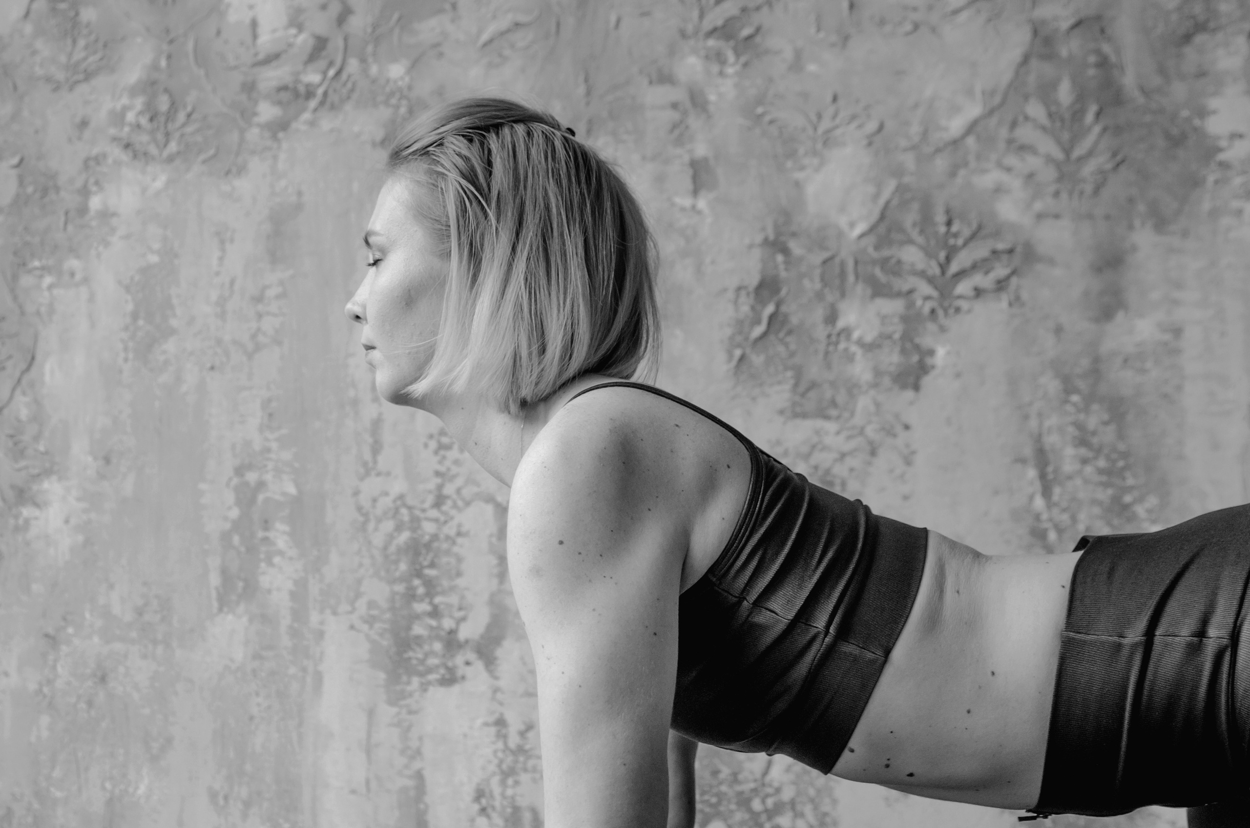 Yoga content for Mila. Family, portrait, content photo in Costa Rica Evgeniya Besprozvannykh