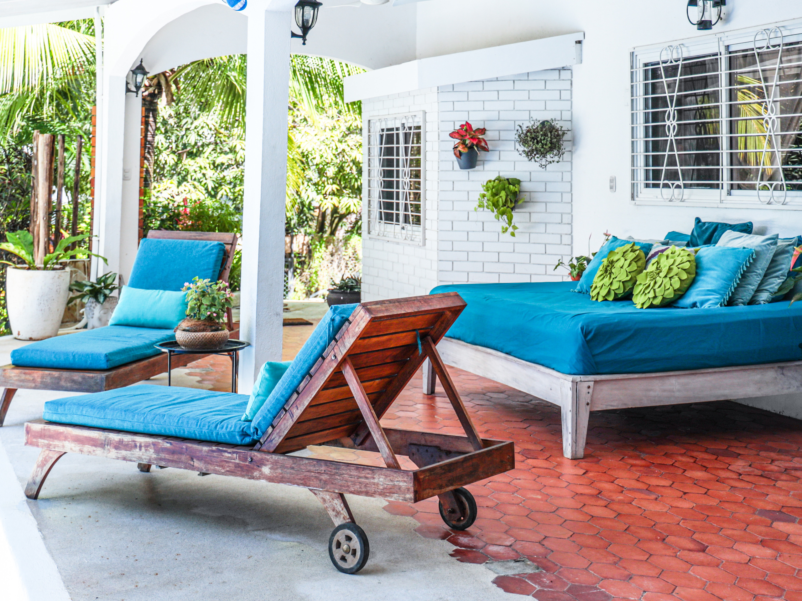 Photo session of a house with an ocean view for rent. Family, portrait, content photo in Costa Rica Evgeniya Besprozvannykh