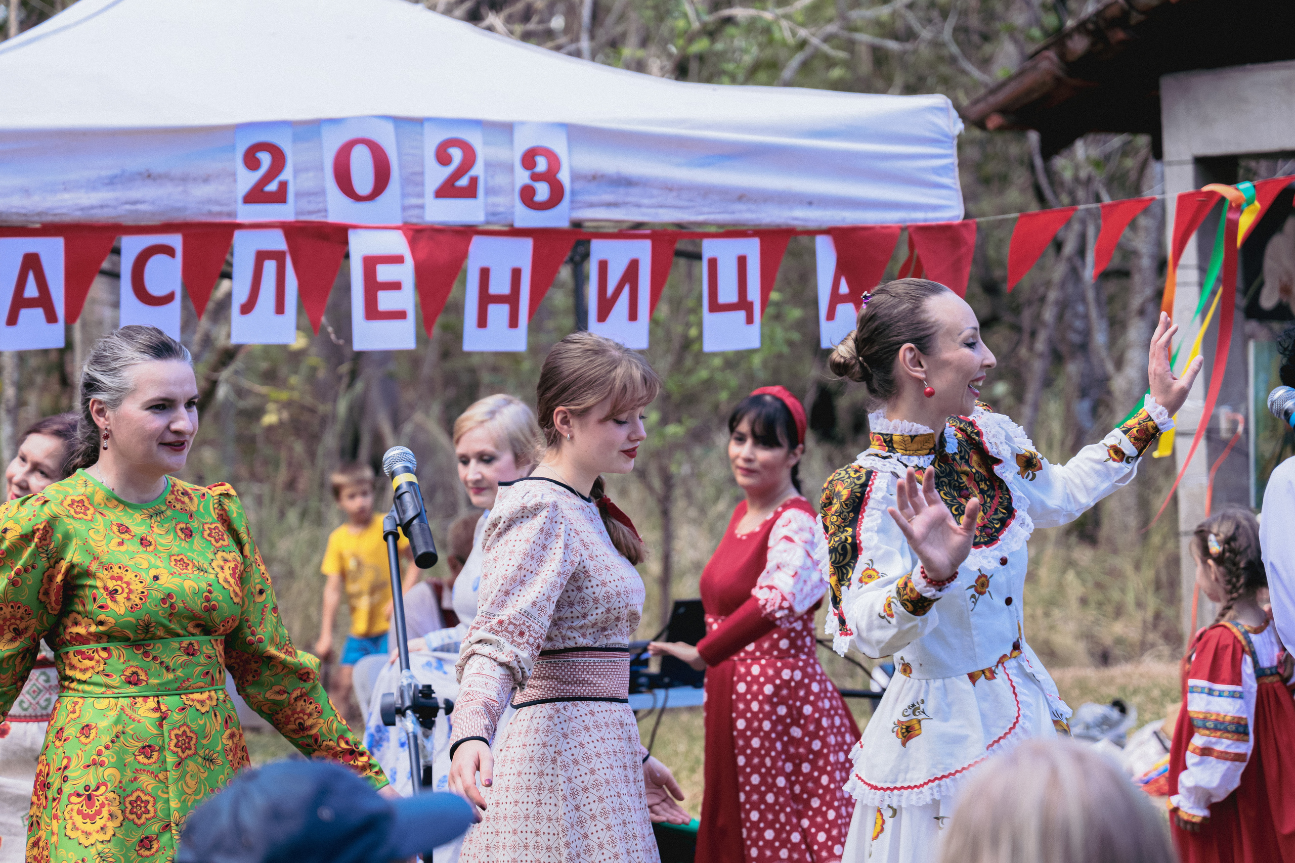 Shrovetide In Russian style. Family, portrait, content photo in Costa Rica Evgeniya Besprozvannykh
