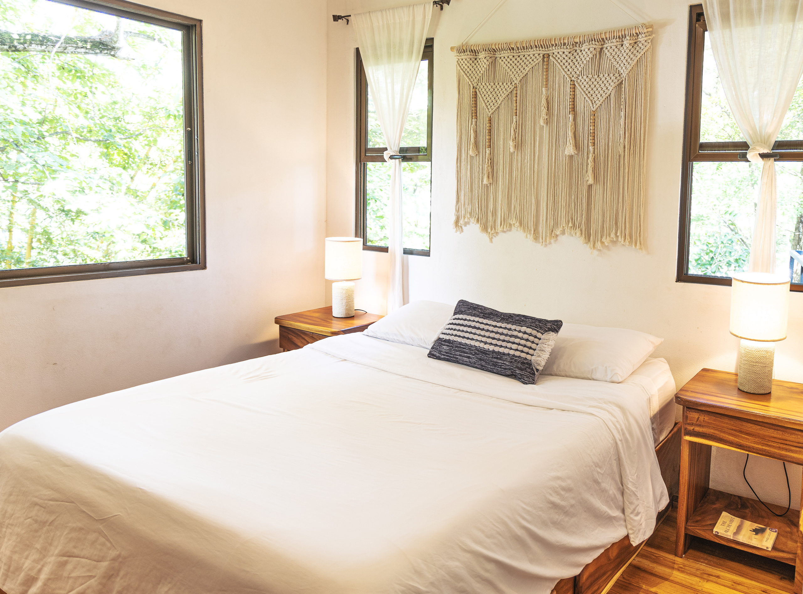 Photo session of a house with an ocean view for rent. Family, portrait, content photo in Costa Rica Evgeniya Besprozvannykh