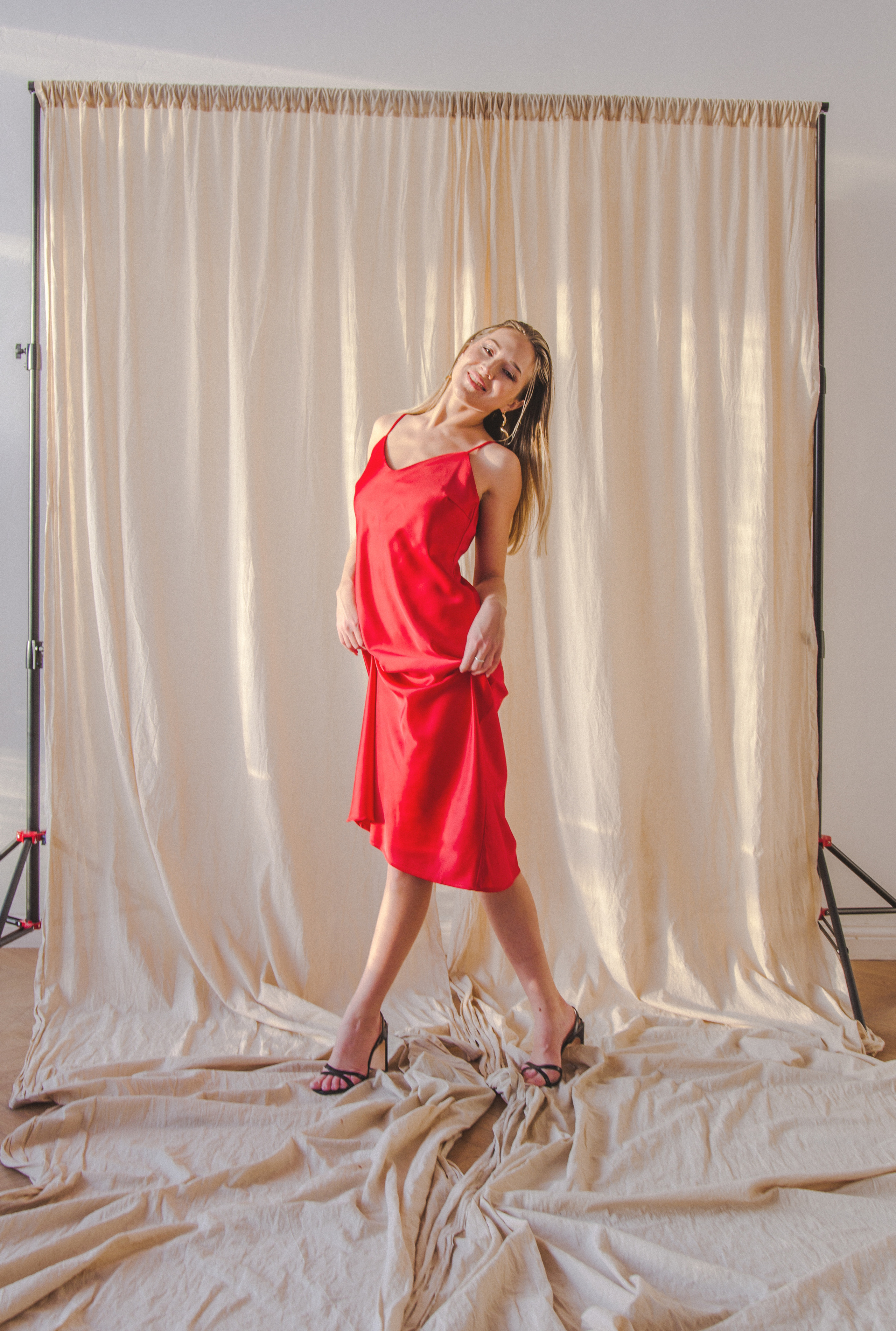 Maria stretching and beauty. Family, portrait, content photo in Costa Rica Evgeniya Besprozvannykh