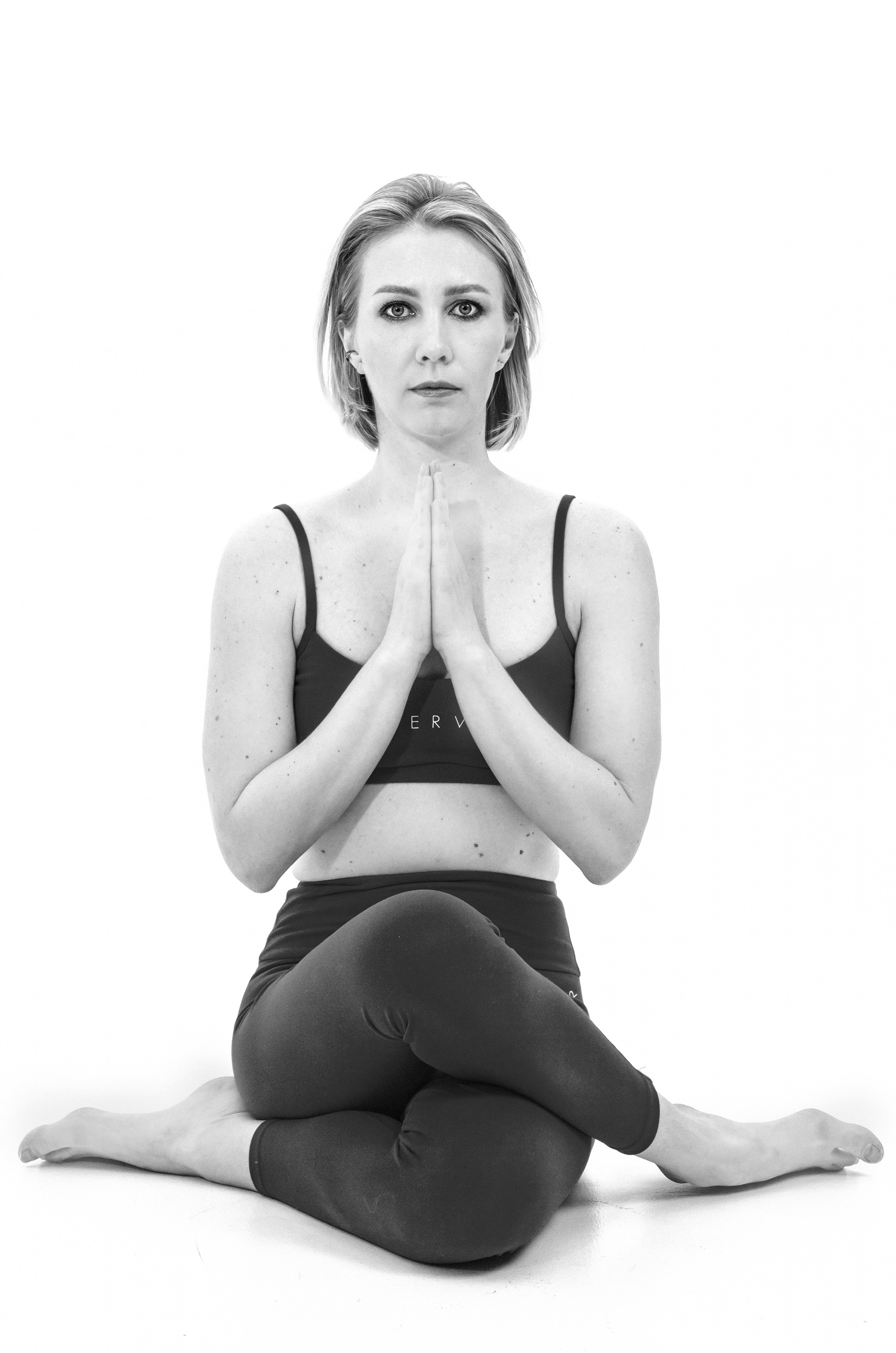 Yoga content for Mila. Family, portrait, content photo in Costa Rica Evgeniya Besprozvannykh