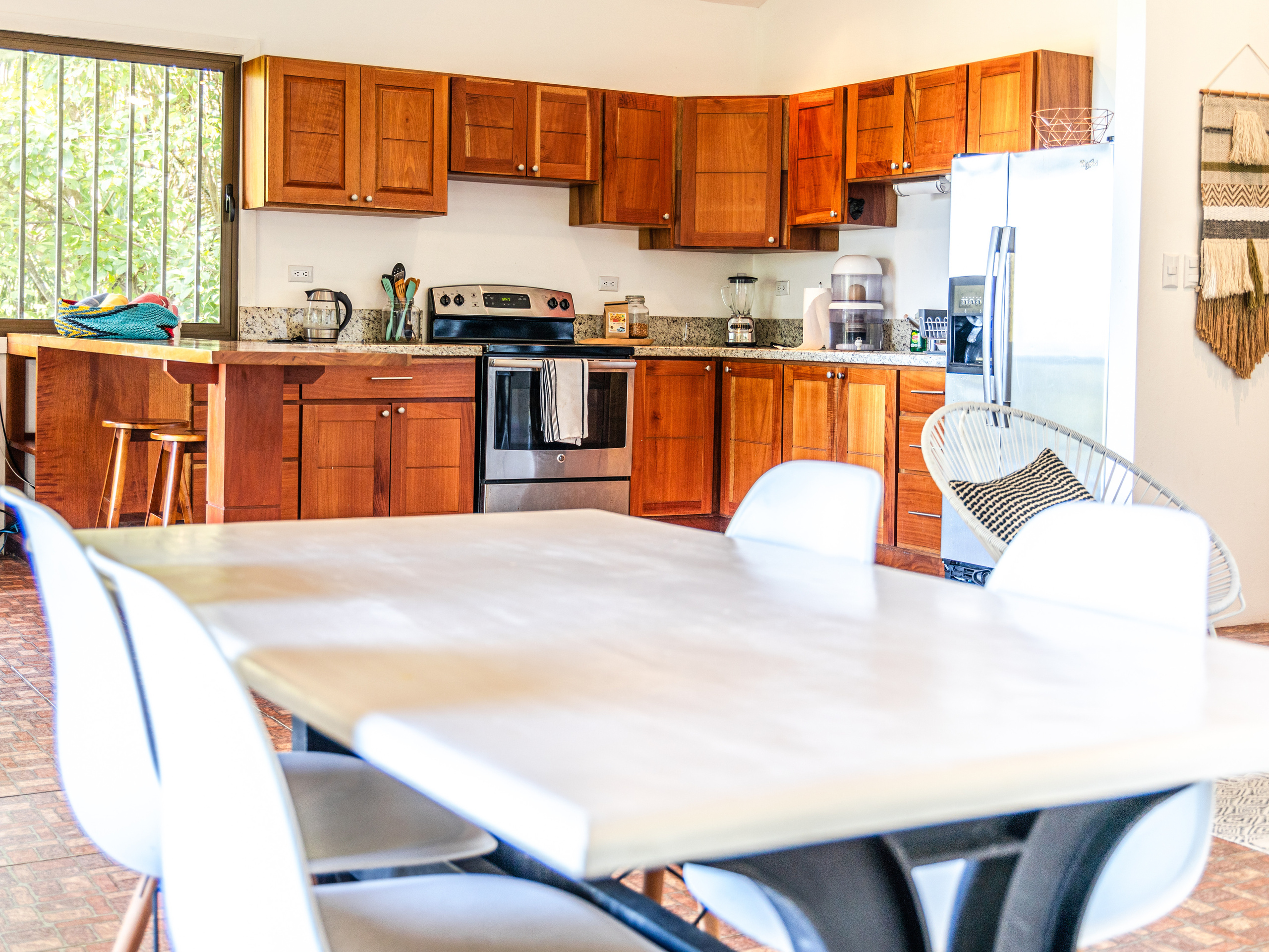 Photo session of a house with an ocean view for rent. Family, portrait, content photo in Costa Rica Evgeniya Besprozvannykh