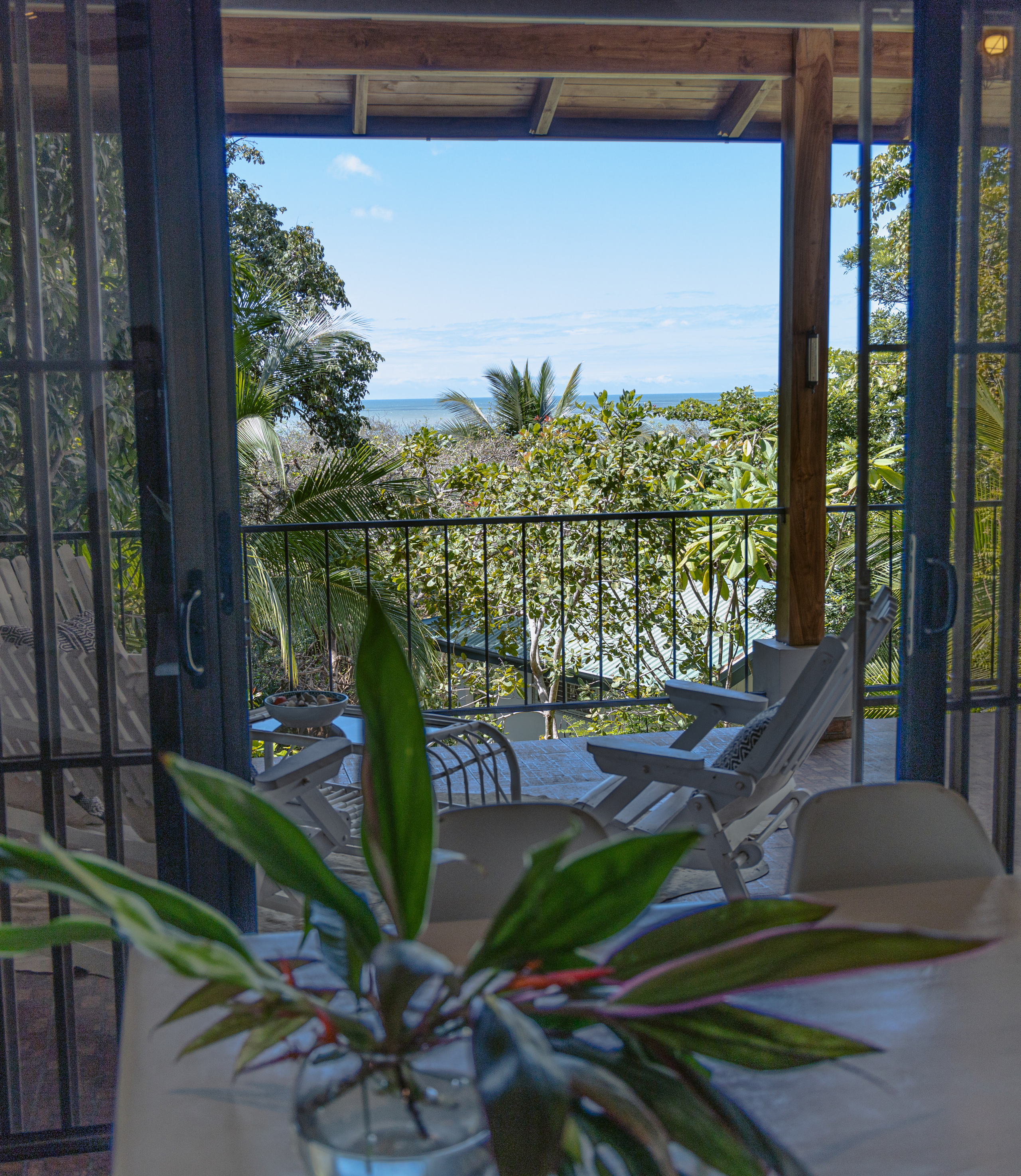 Photo session of a house with an ocean view for rent. Family, portrait, content photo in Costa Rica Evgeniya Besprozvannykh