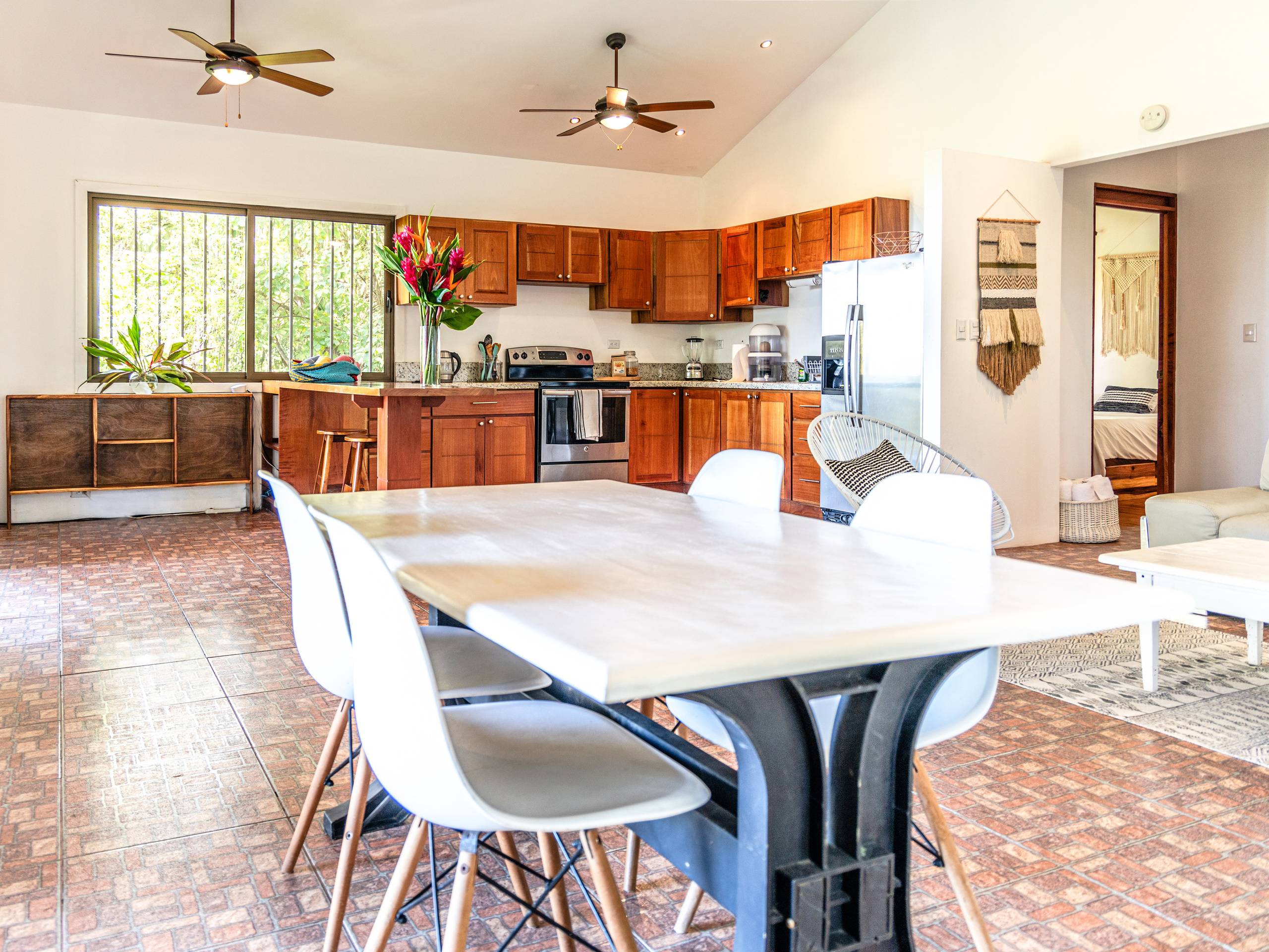 Photo session of a house with an ocean view for rent. Family, portrait, content photo in Costa Rica Evgeniya Besprozvannykh