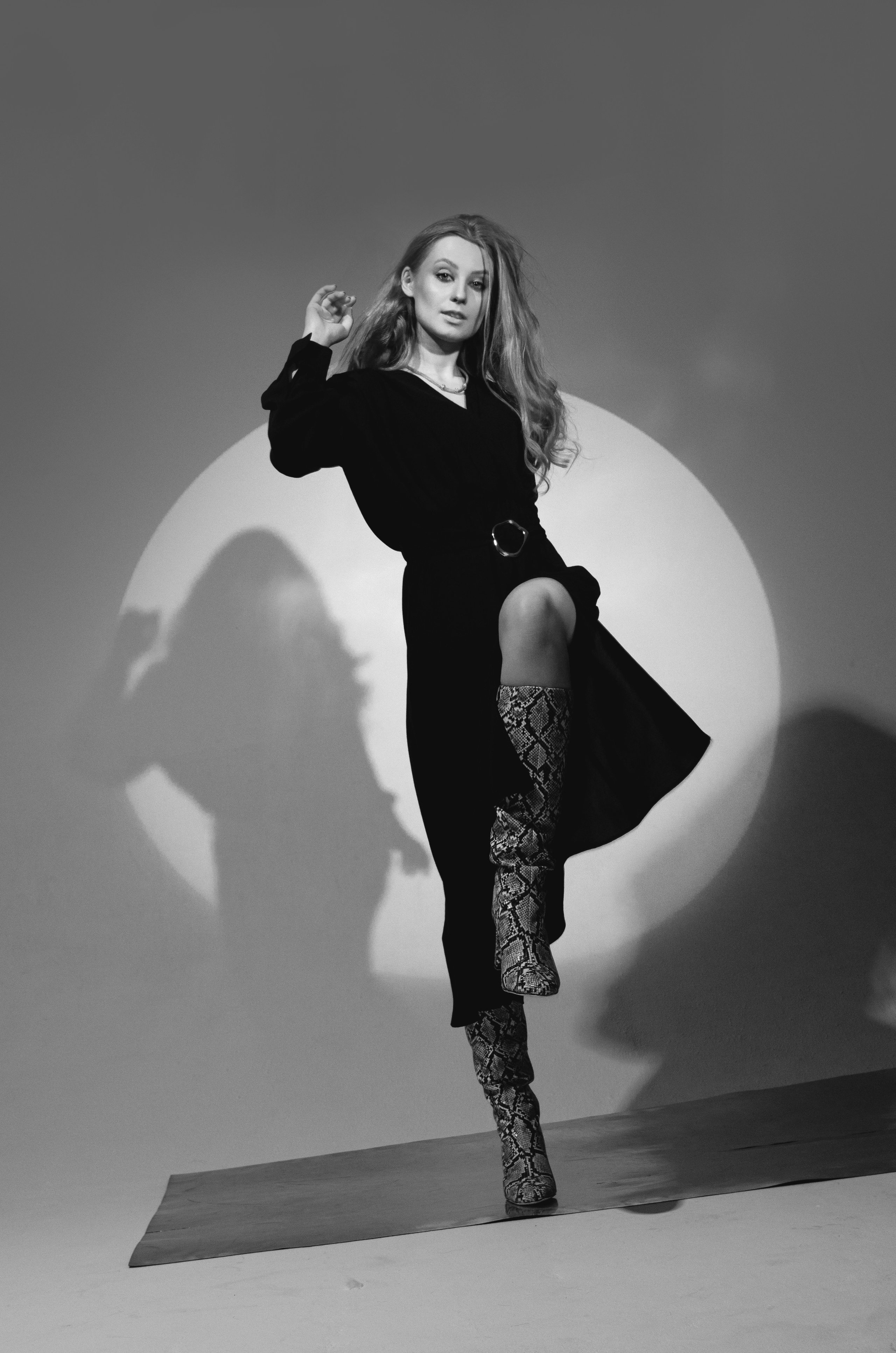 Katya fashion in studio. Family, portrait, content photo in Costa Rica Evgeniya Besprozvannykh