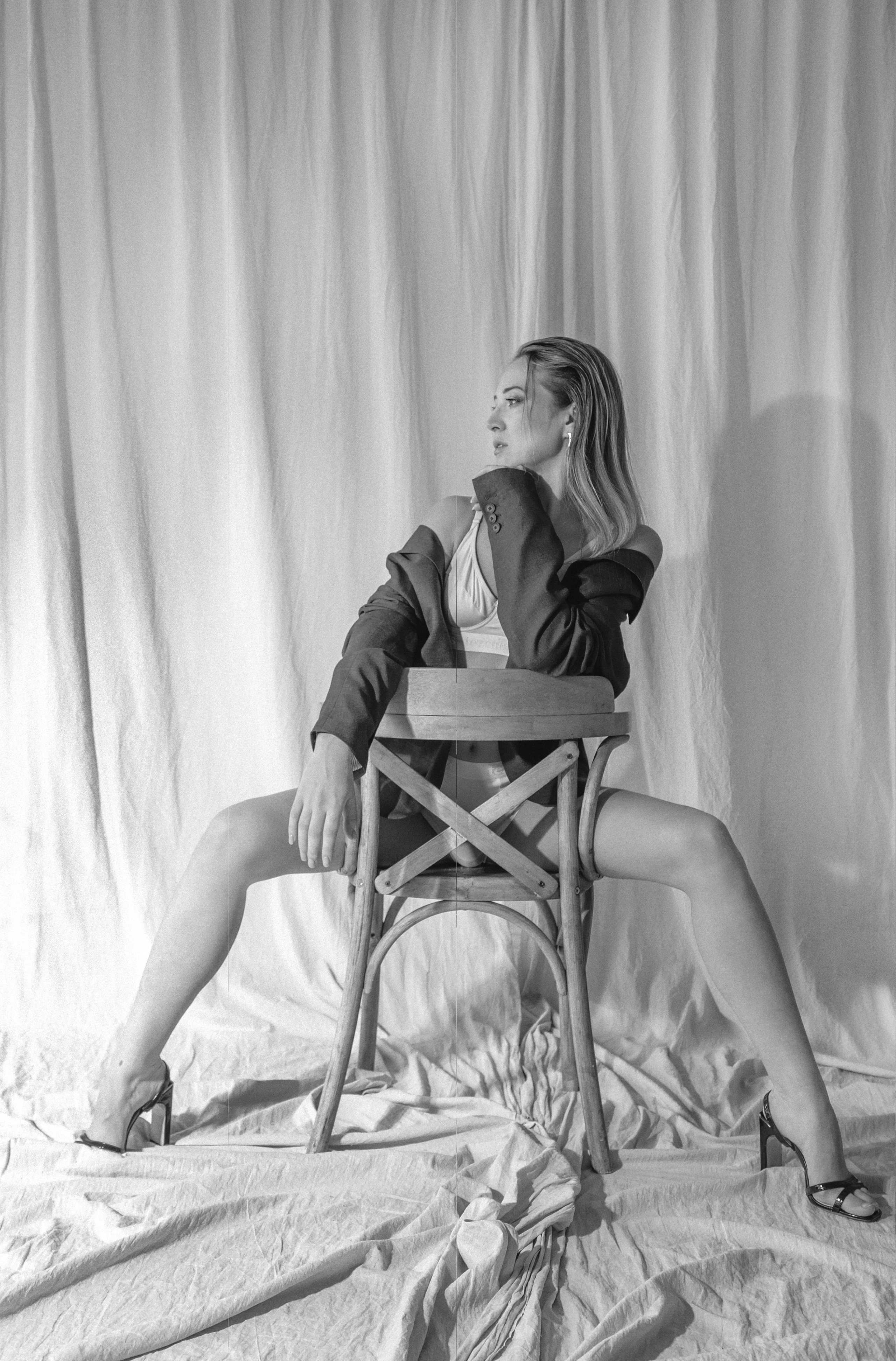 Maria stretching and beauty. Family, portrait, content photo in Costa Rica Evgeniya Besprozvannykh