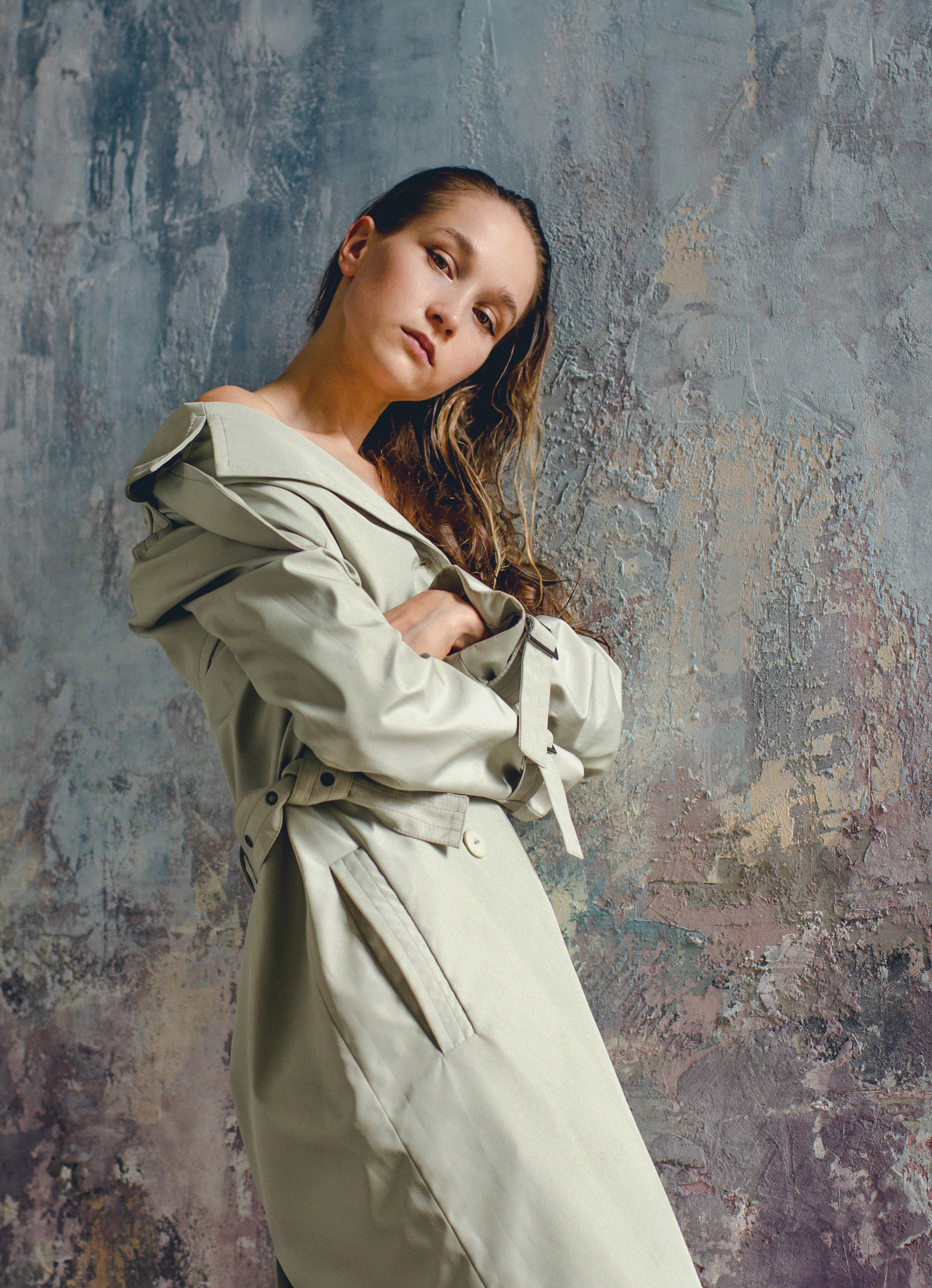 Maria in studio -minimalism. Family, portrait, content photo in Costa Rica Evgeniya Besprozvannykh