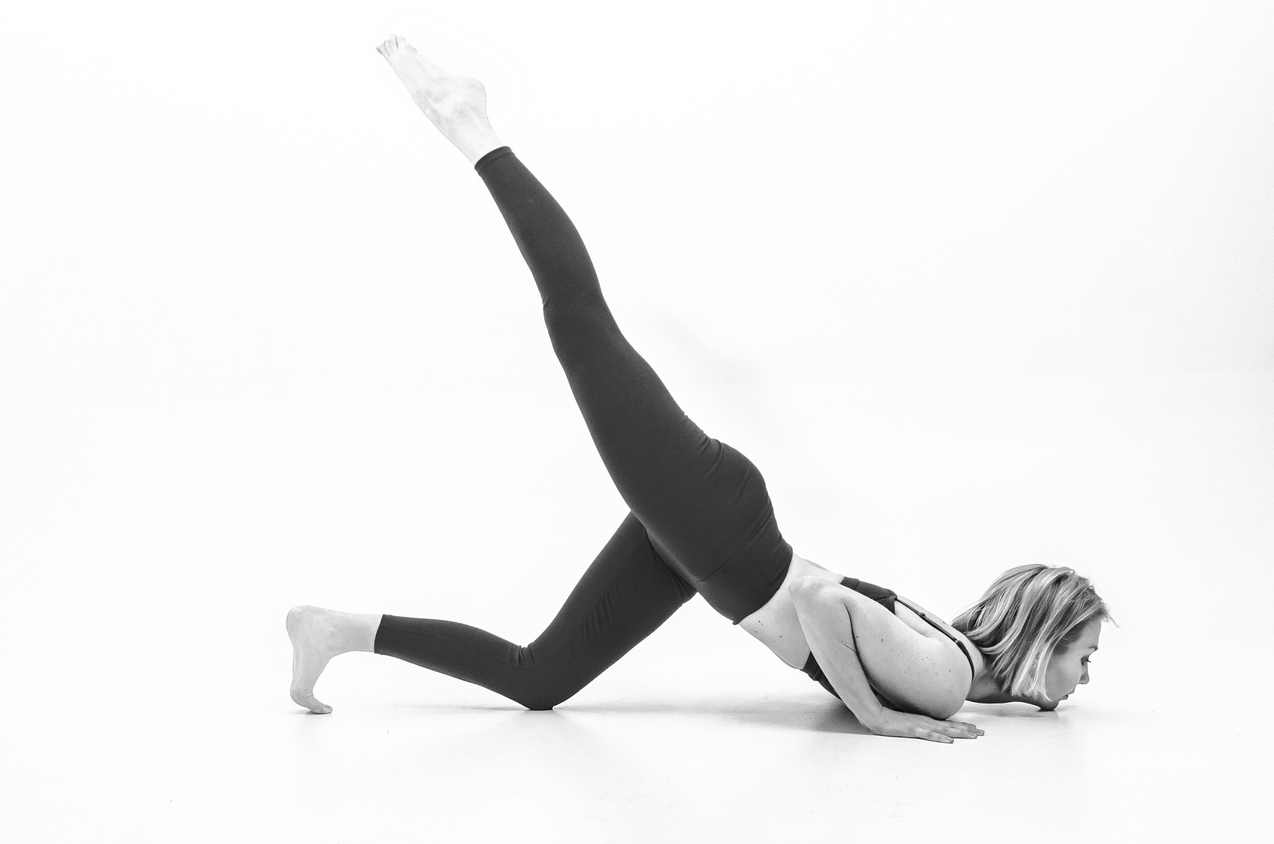 Yoga content for Mila. Family, portrait, content photo in Costa Rica Evgeniya Besprozvannykh