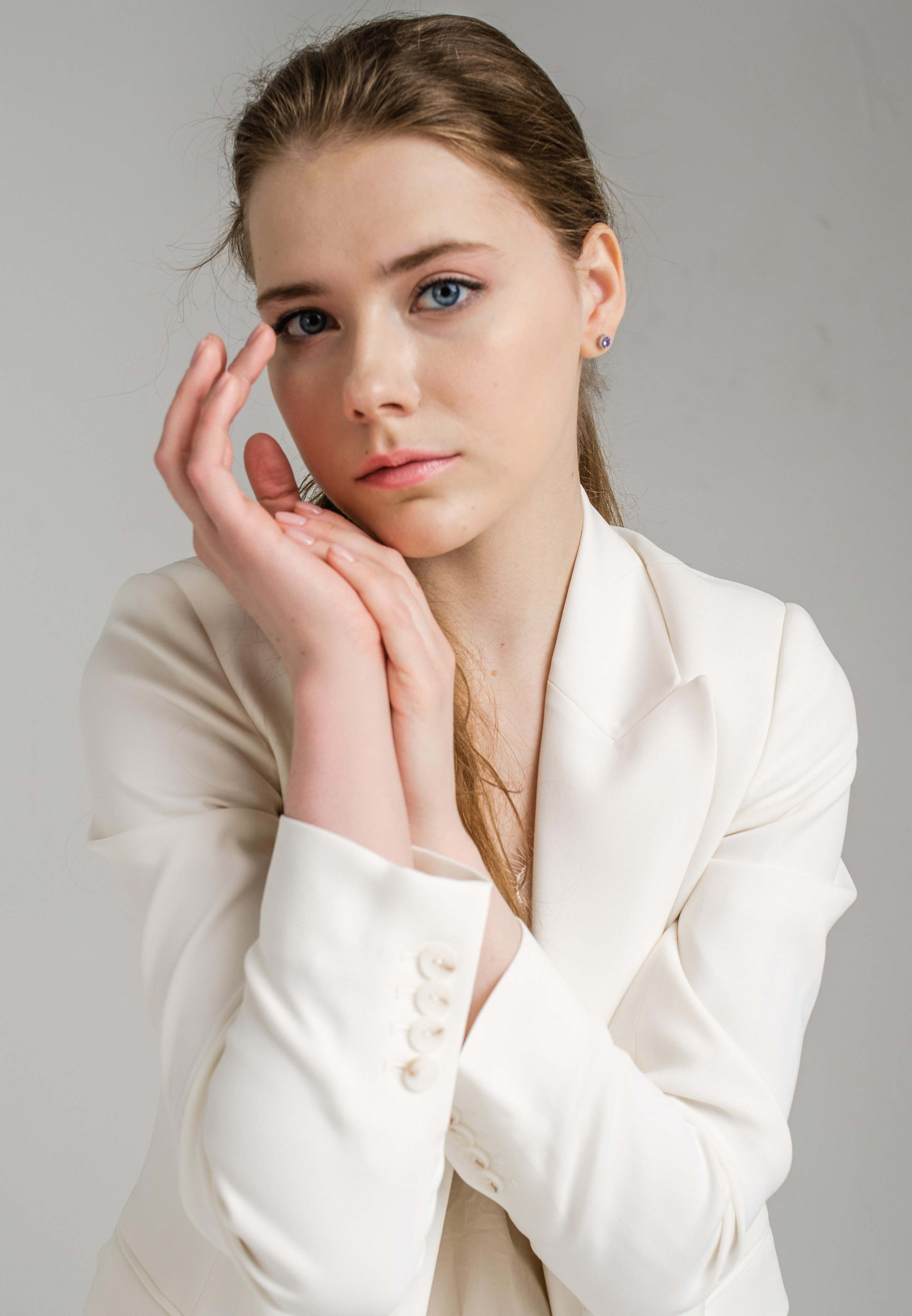 Actor portfolio for woman. Family, portrait, content photo in Costa Rica Evgeniya Besprozvannykh