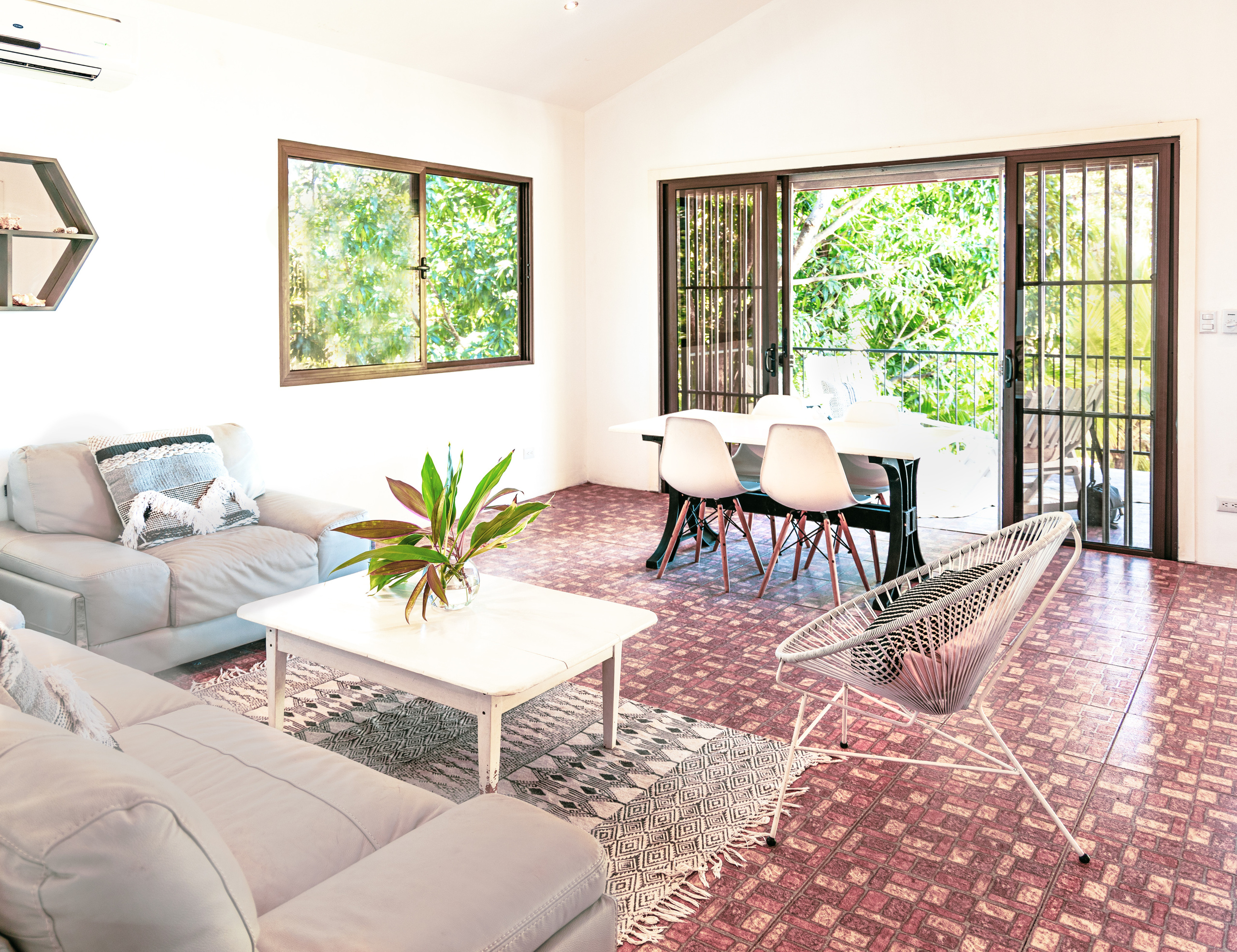 Photo session of a house with an ocean view for rent. Family, portrait, content photo in Costa Rica Evgeniya Besprozvannykh