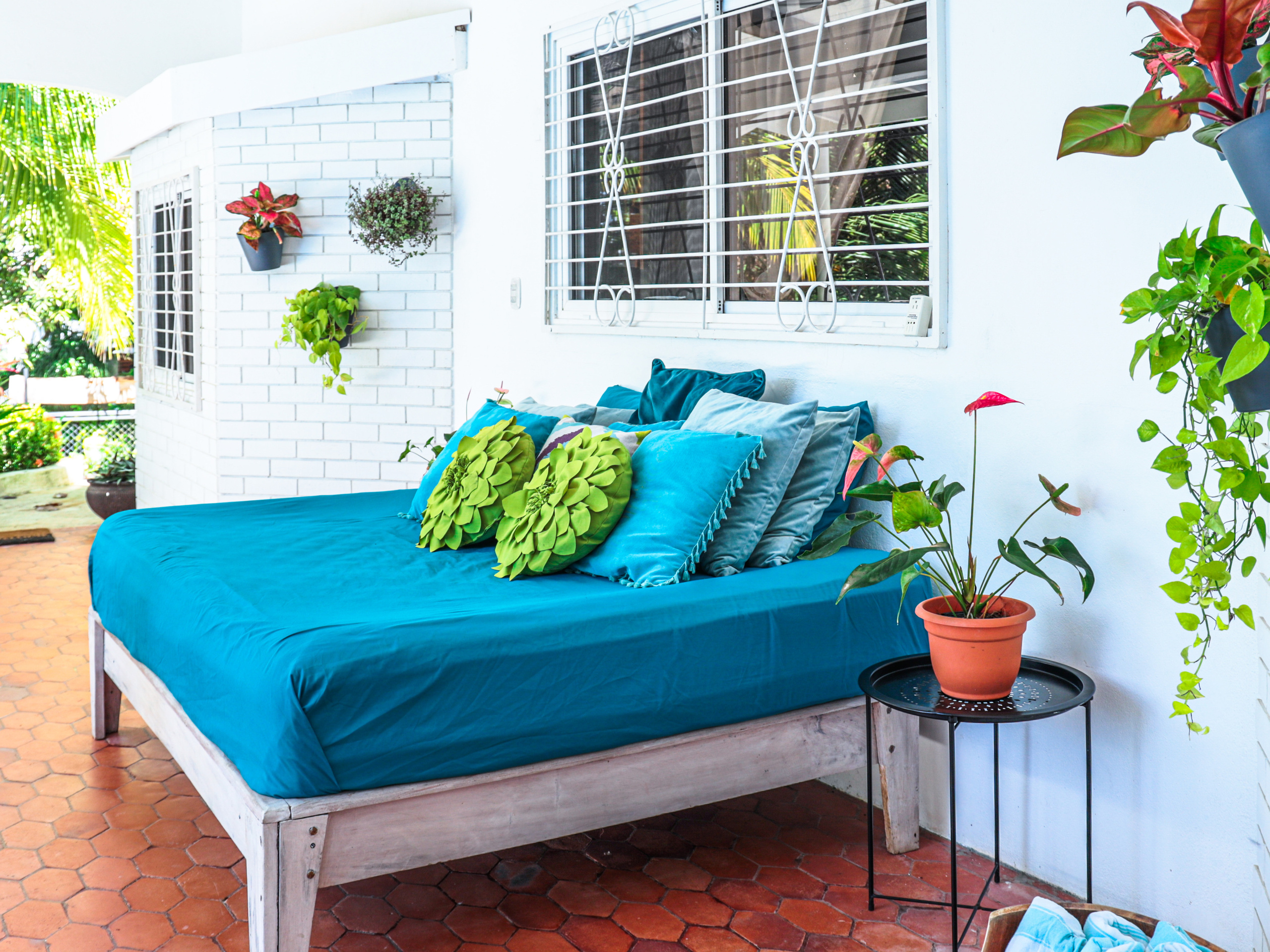 Photo session of a house with an ocean view for rent. Family, portrait, content photo in Costa Rica Evgeniya Besprozvannykh