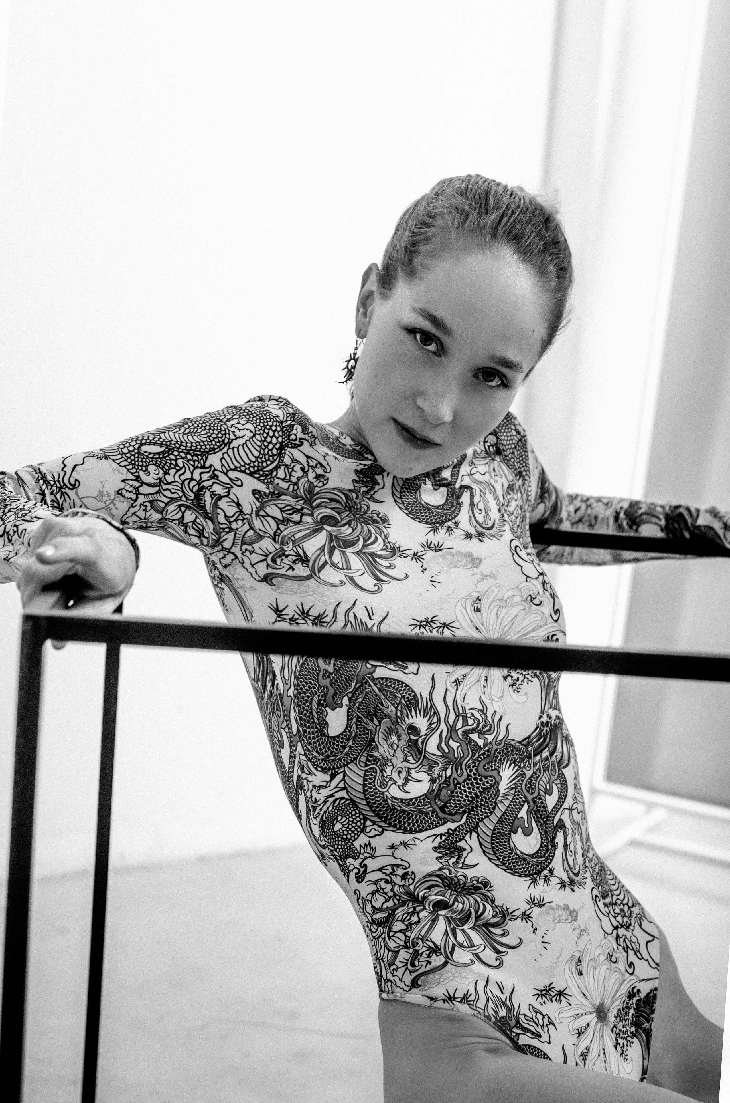 Maria in studio -minimalism. Family, portrait, content photo in Costa Rica Evgeniya Besprozvannykh