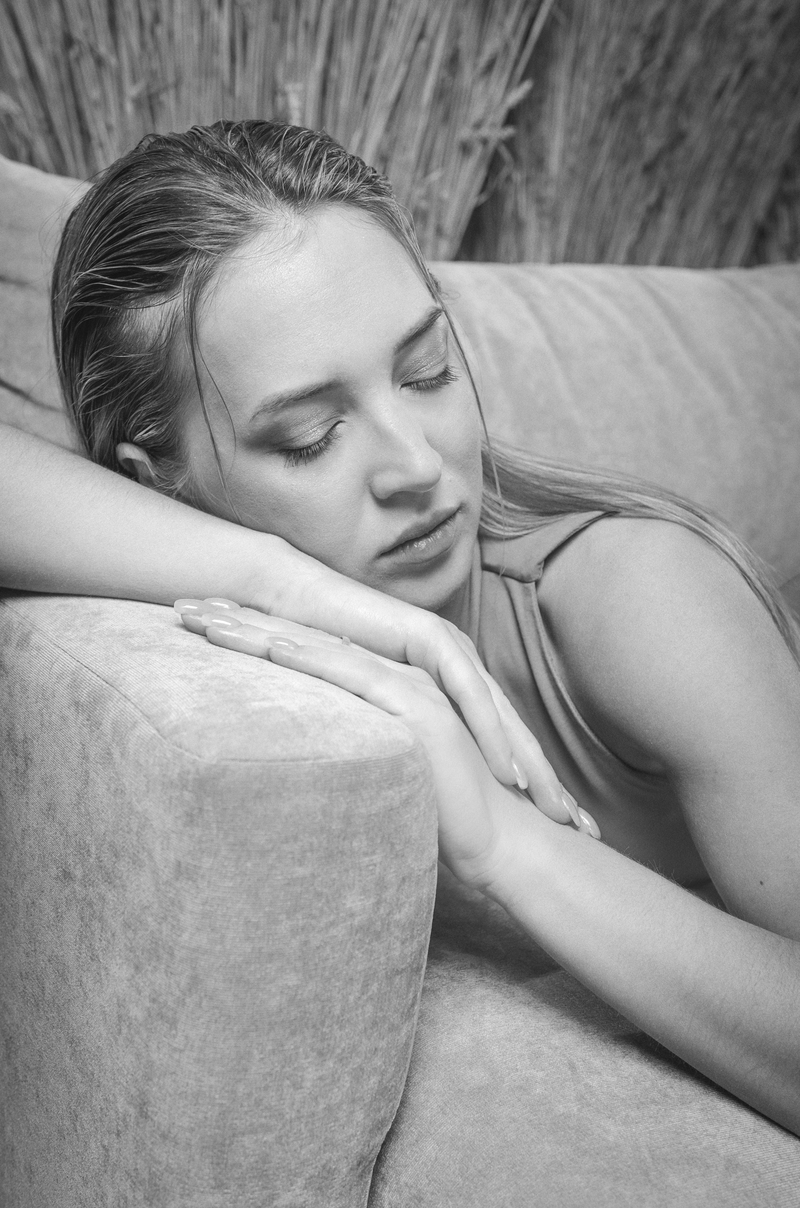 Maria stretching and beauty. Family, portrait, content photo in Costa Rica Evgeniya Besprozvannykh
