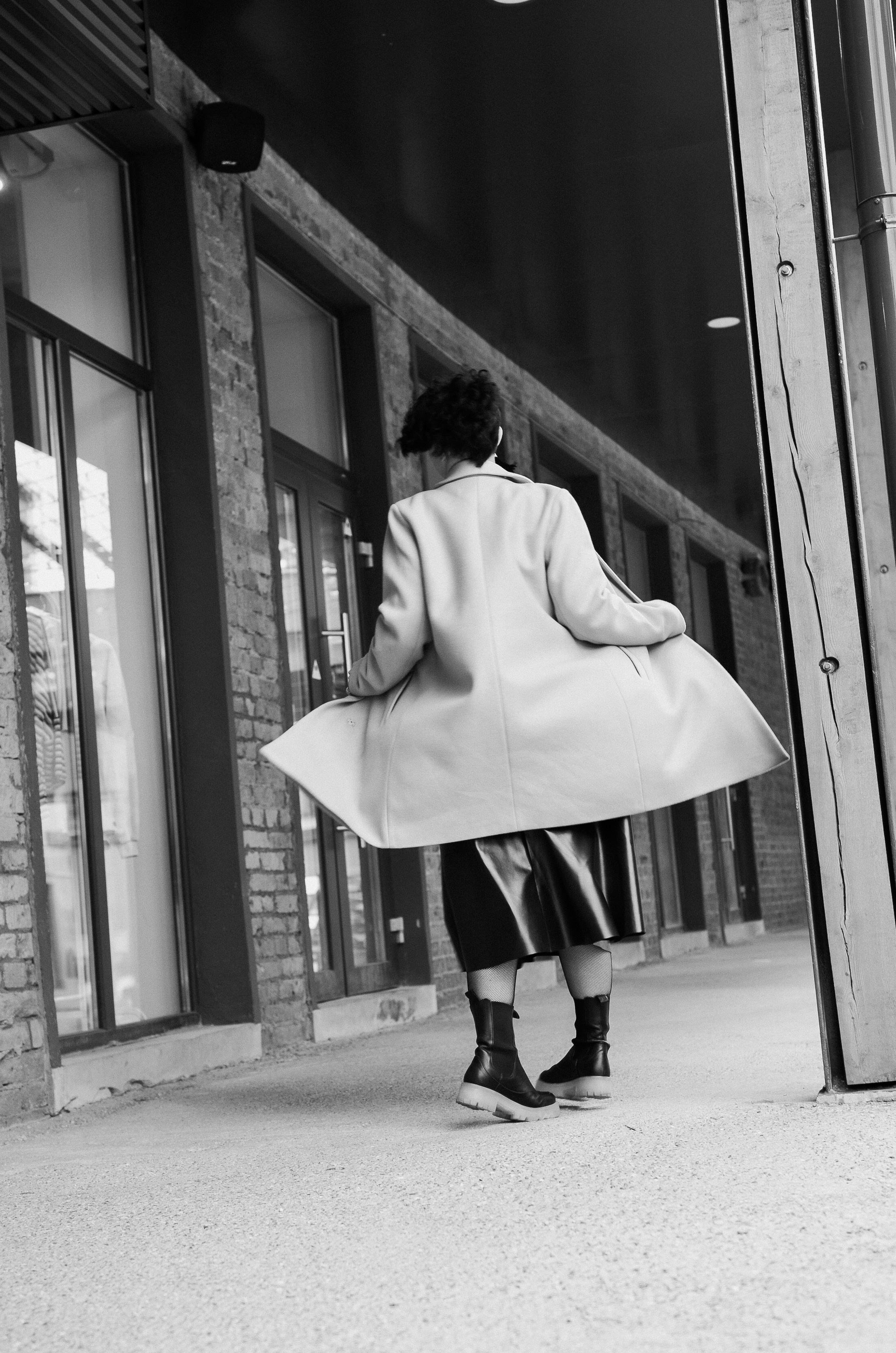 Veronika outdoor walking. Family, portrait, content photo in Costa Rica Evgeniya Besprozvannykh