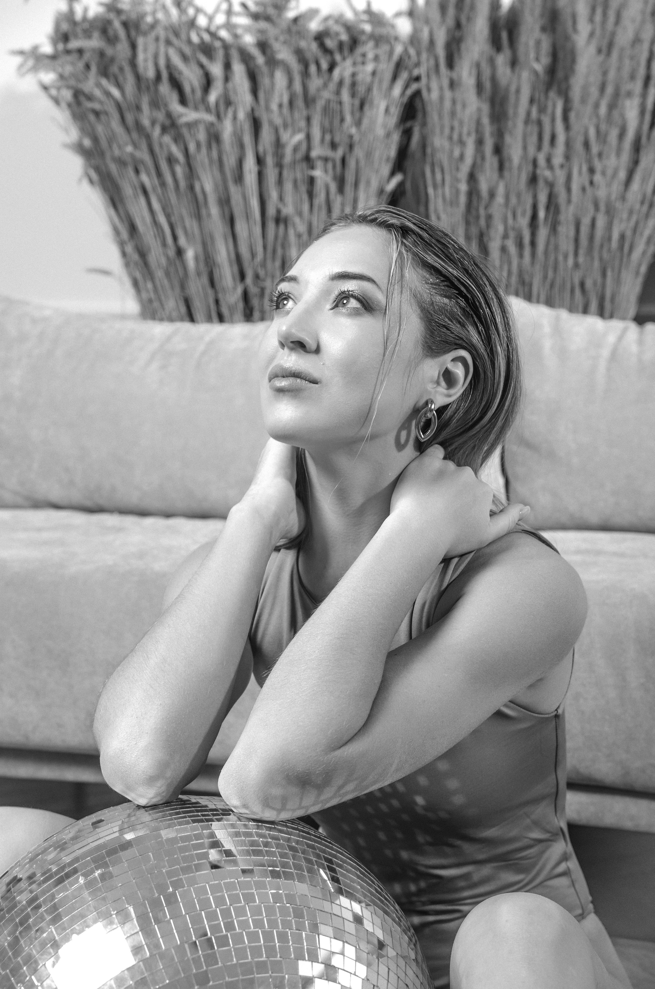 Maria stretching and beauty. Family, portrait, content photo in Costa Rica Evgeniya Besprozvannykh