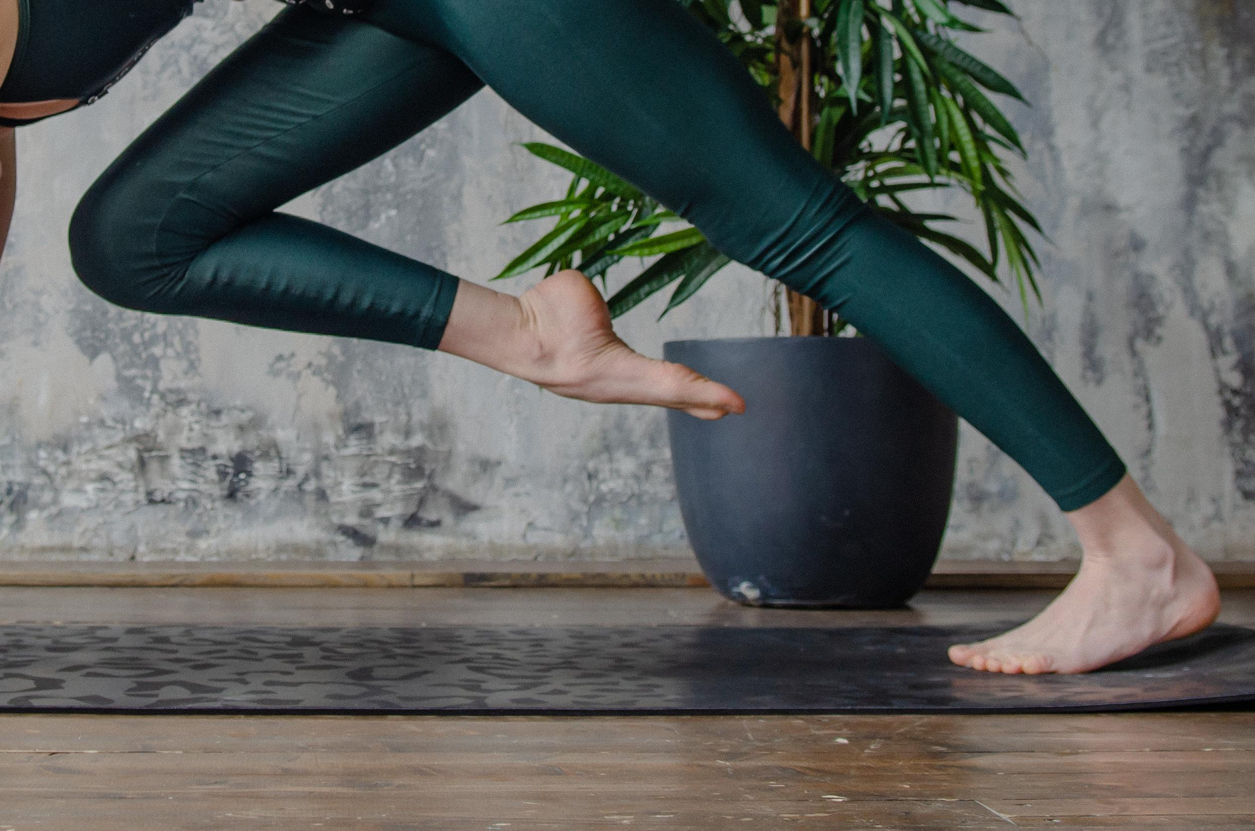 Yoga content for Mila. Family, portrait, content photo in Costa Rica Evgeniya Besprozvannykh