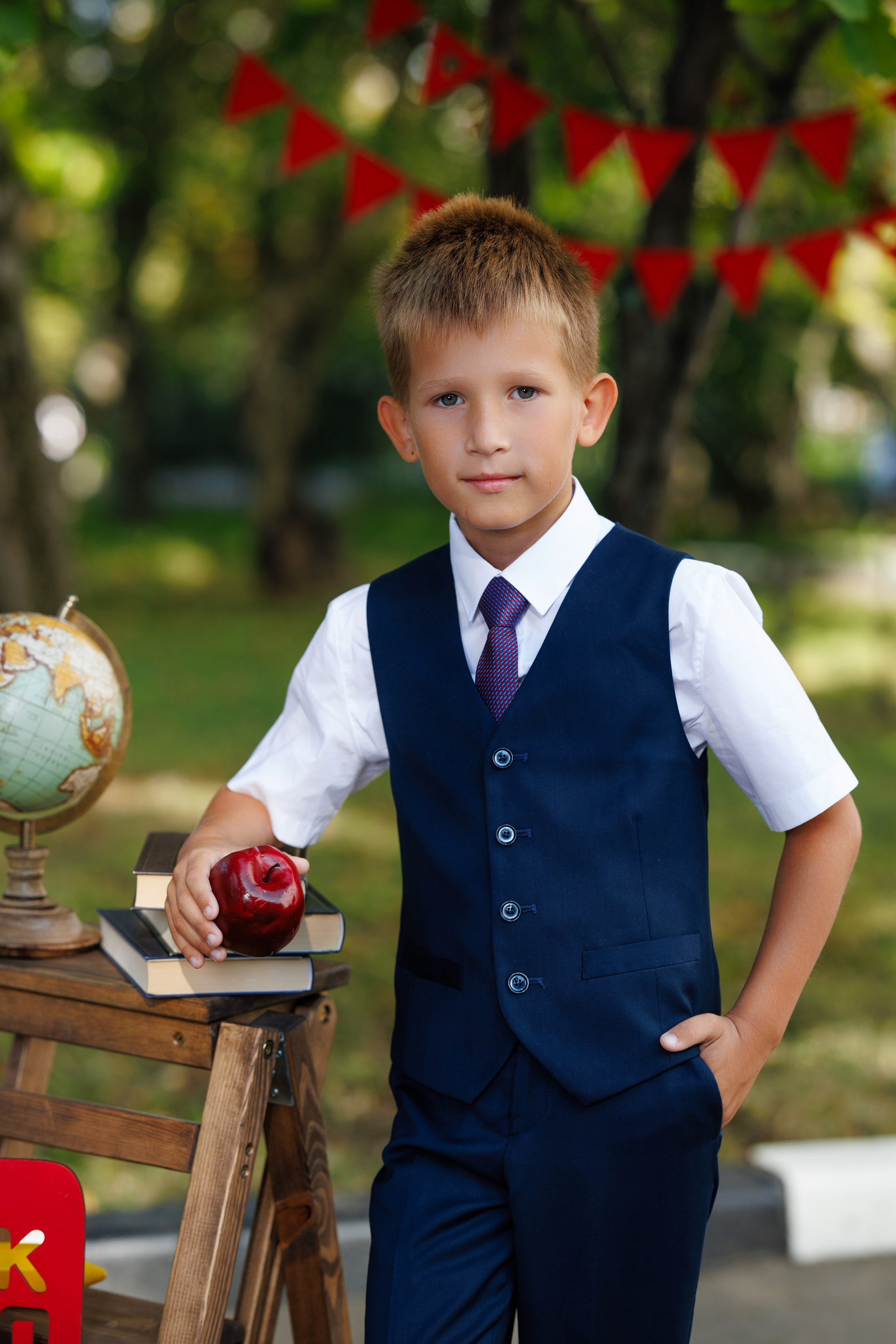 Первый раз в первый класс!. Выпускные альбомы в Москве FOTOVMESTE