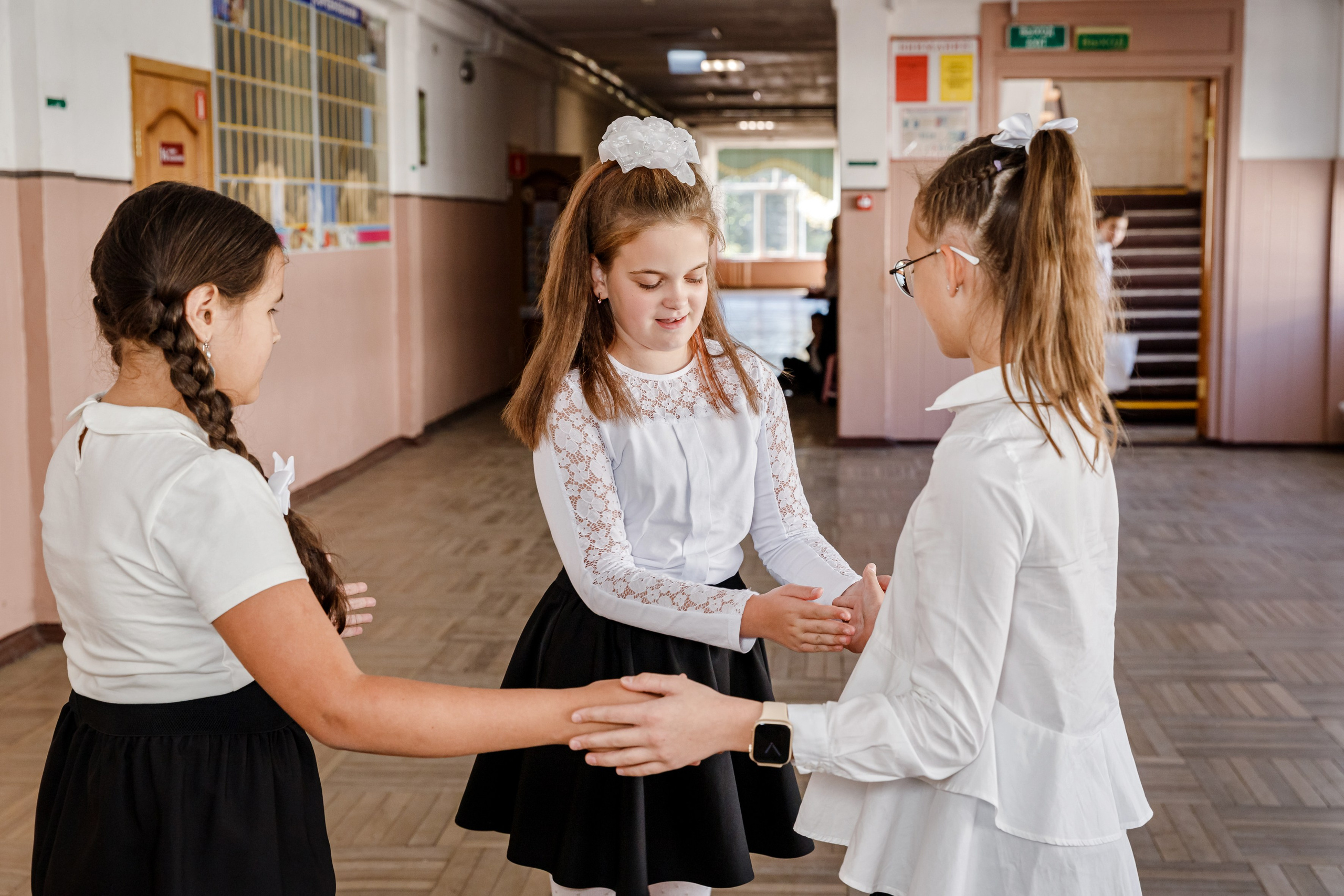 ШКОЛЬНАЯ ЖИЗНЬ. Марина Ушакова. Фотограф. Выпускные альбомы. г. Краснодар