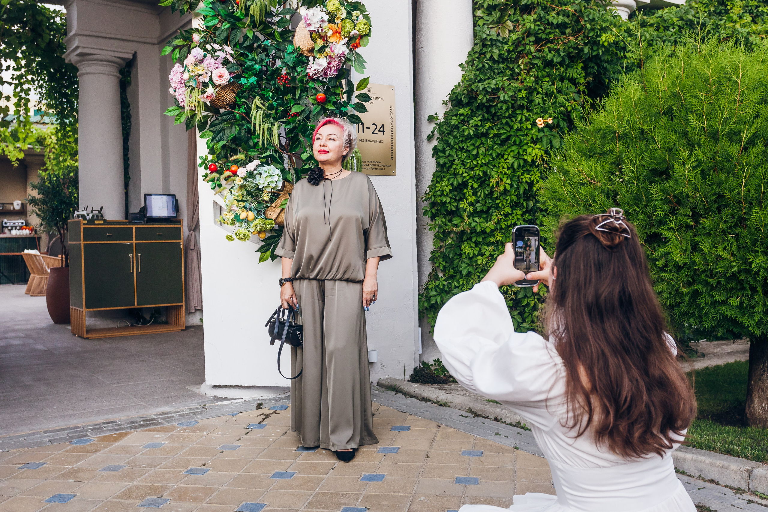 День рождение в уютном ресторане. Фотограф Денис Денисов