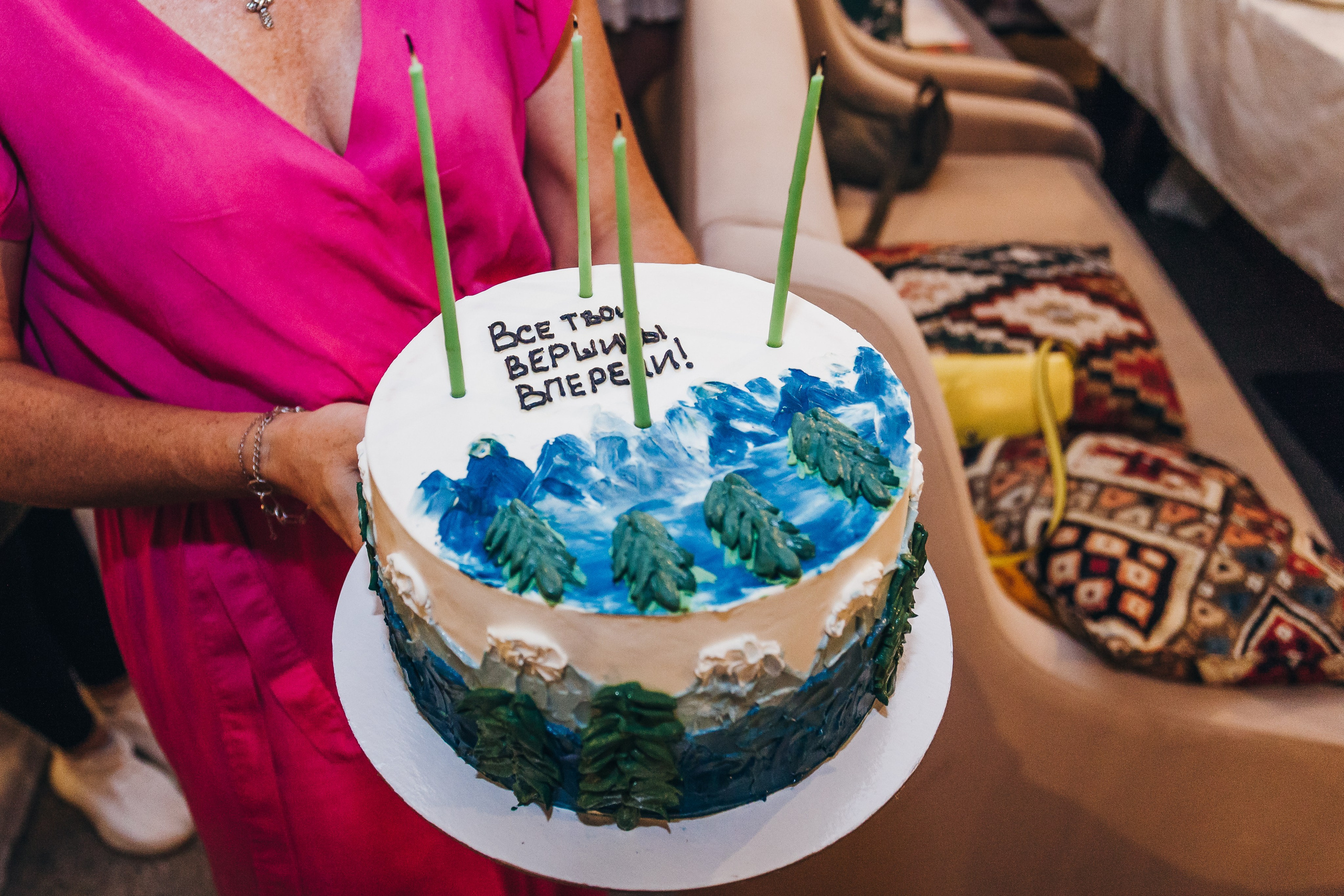 День рождение в уютном ресторане. Фотограф Денис Денисов