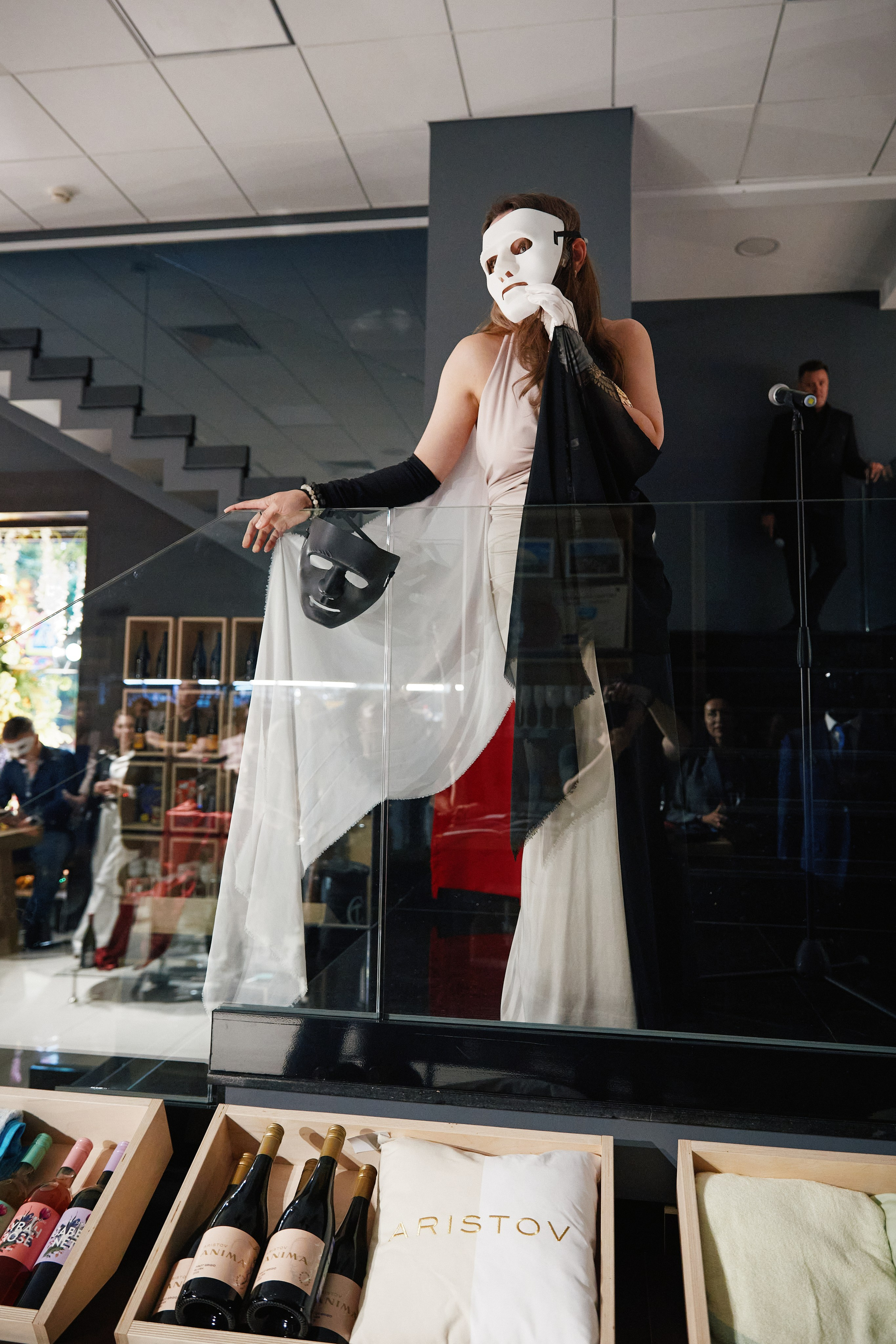 Иммерсивный спектакль в Винном клубе CHATEAU TAMAGNE 21.05. Свадебный репортажный фотограф краснодар максим дремов дрёмов фотосессия студия цена