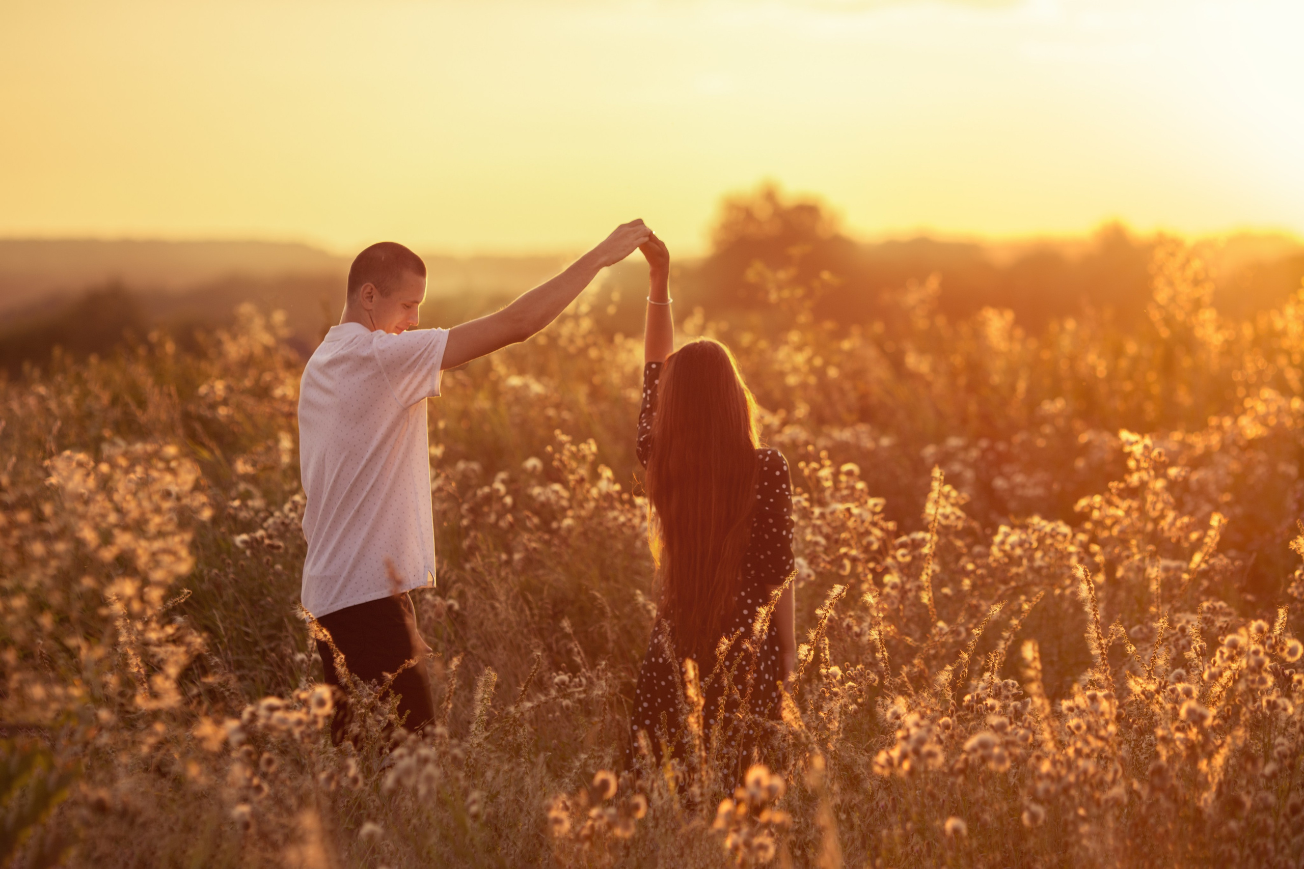 Фотосессия для влюбленных на природе в Москве. Профессиональный фотограф в Москве. Елена Шуваева
